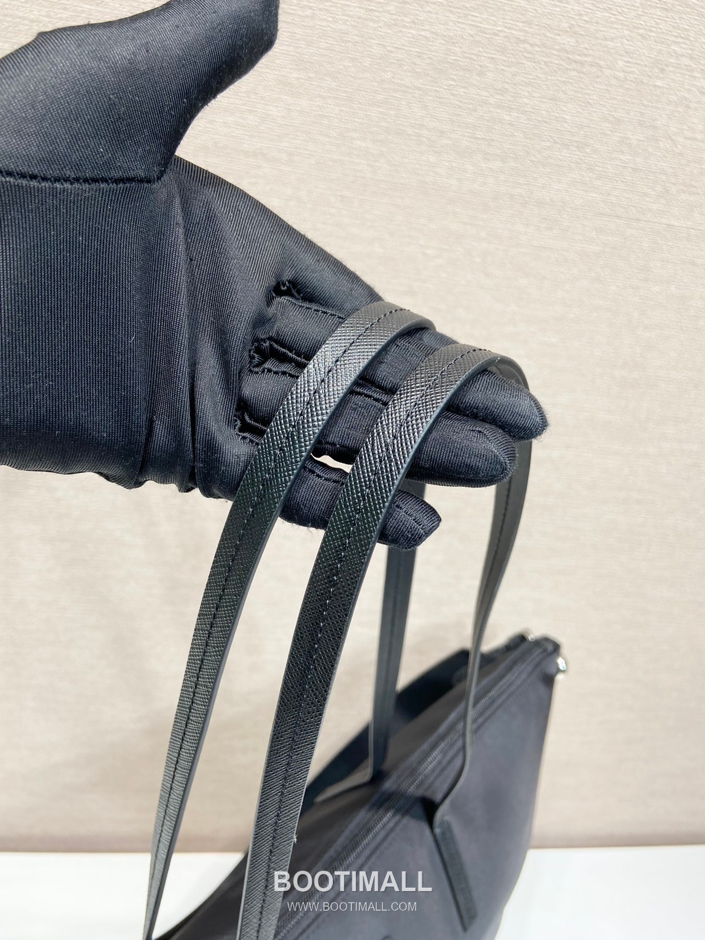 Prada Parachute Nylon Saffiano Leather Tote Bag with Top Handle Detail 프라다 패러슈트 나일론 사피아노 레더 탑핸들 토트백 1BG189 36cm 6