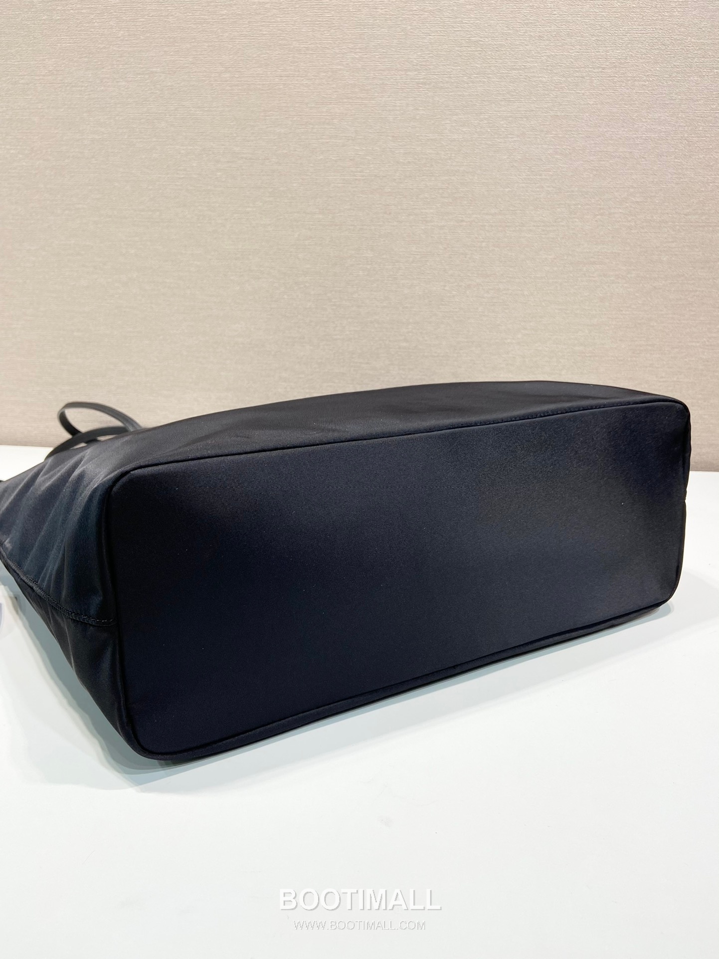 Prada Parachute Nylon Saffiano Leather Tote Bag with Top Handle Detail 프라다 패러슈트 나일론 사피아노 레더 탑핸들 토트백 1BG189 36cm 7