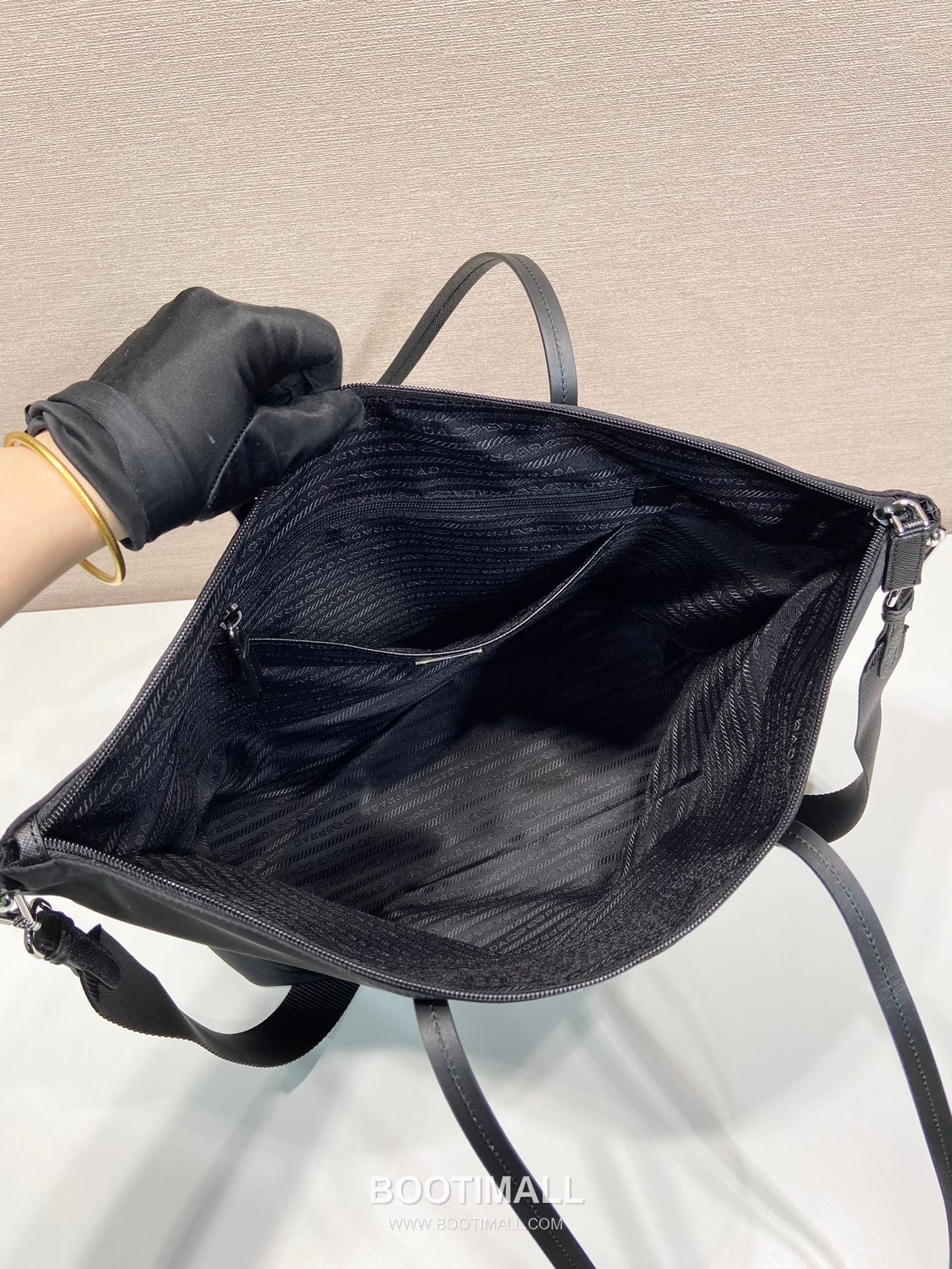 Prada Parachute Nylon Saffiano Leather Tote Bag with Top Handle Detail 프라다 패러슈트 나일론 사피아노 레더 탑핸들 토트백 1BG189 36cm 8