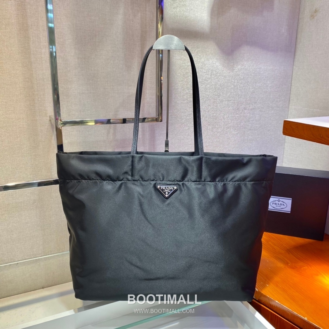 Prada Re-Nylon Saffiano Leather Tote Bag with Triangle Logo 프라다 리나일론 사피아노 레더 삼각로고 토트백 1BG107 40cm 2