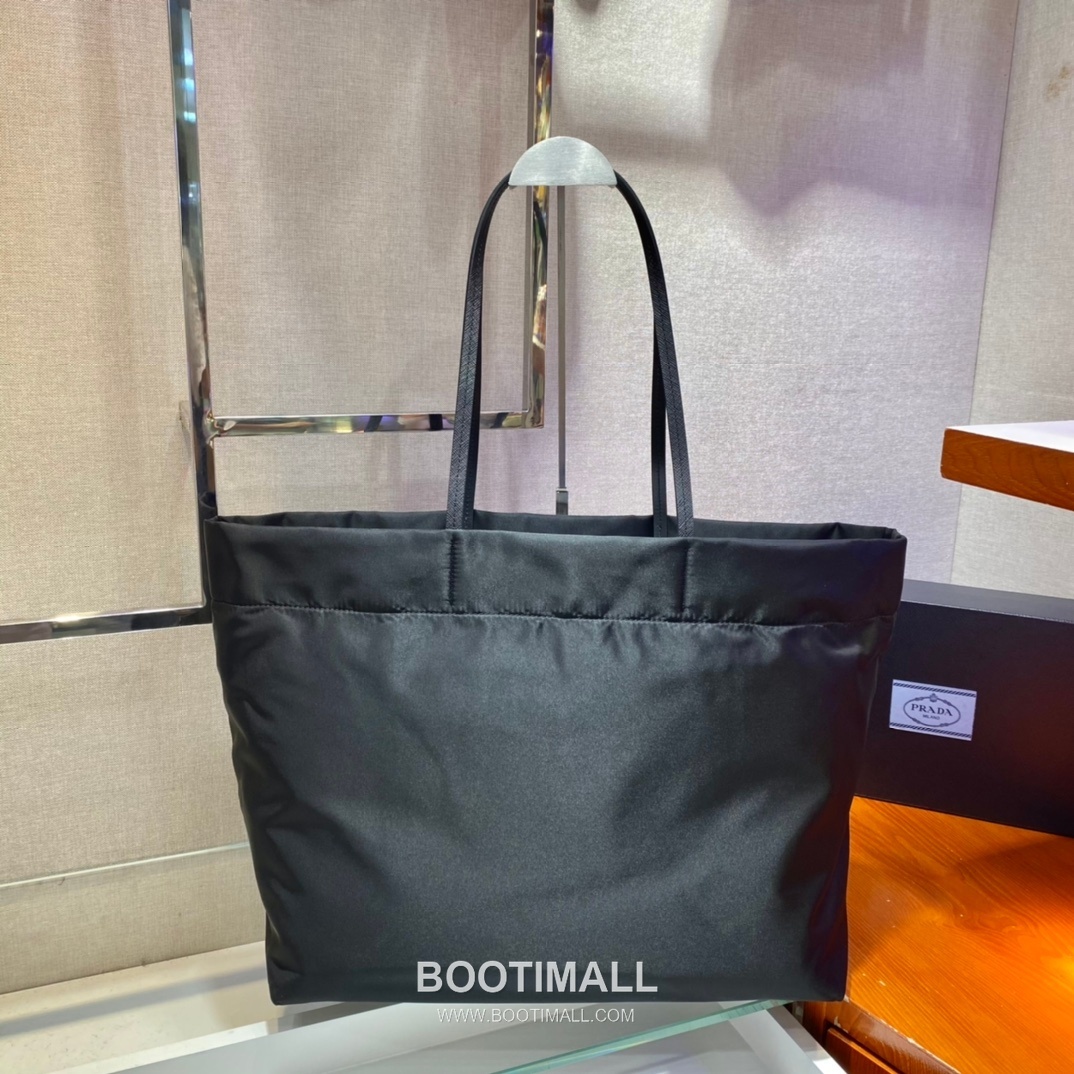 Prada Re-Nylon Saffiano Leather Tote Bag with Triangle Logo 프라다 리나일론 사피아노 레더 삼각로고 토트백 1BG107 40cm 3
