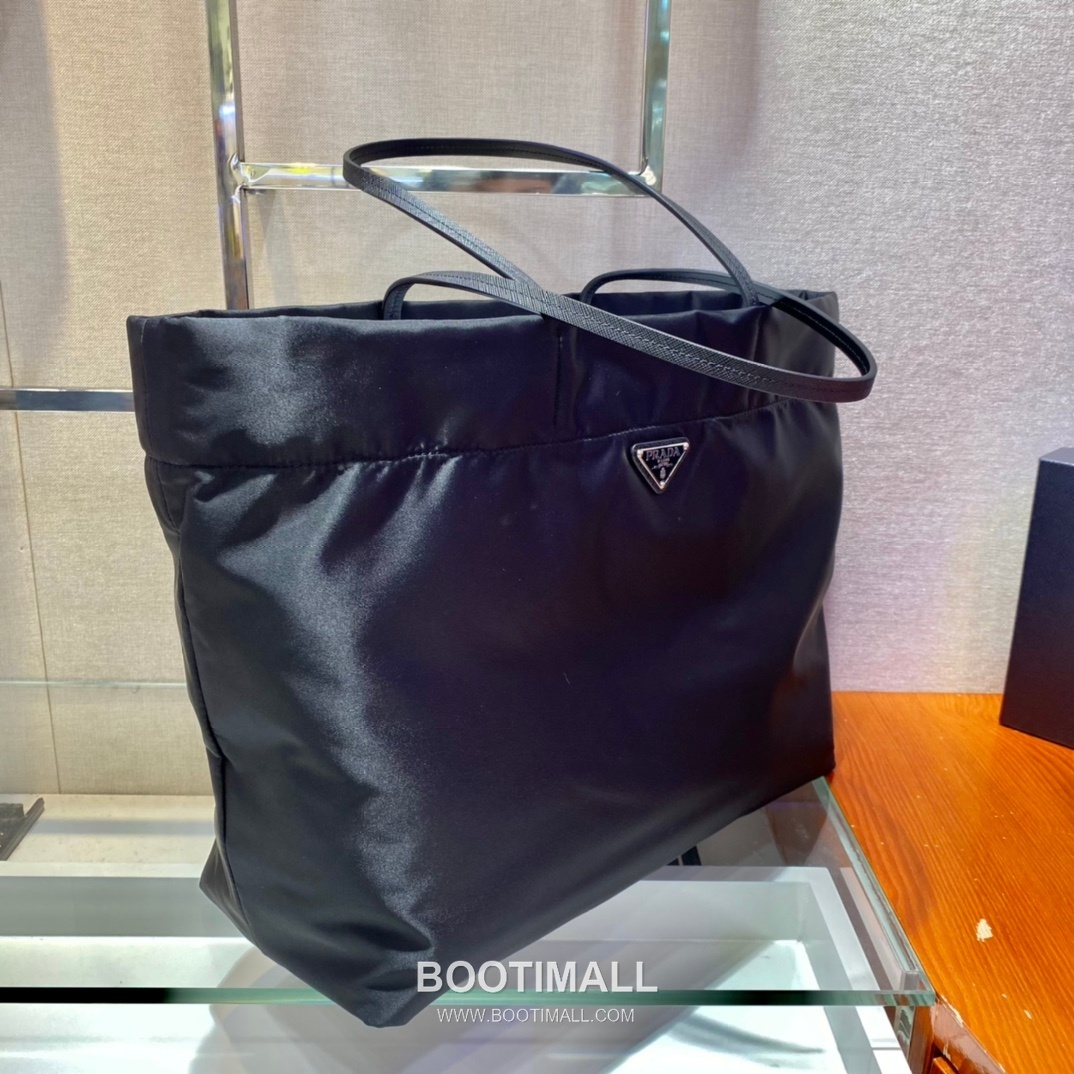 Prada Re-Nylon Saffiano Leather Tote Bag with Triangle Logo 프라다 리나일론 사피아노 레더 삼각로고 토트백 1BG107 40cm 4