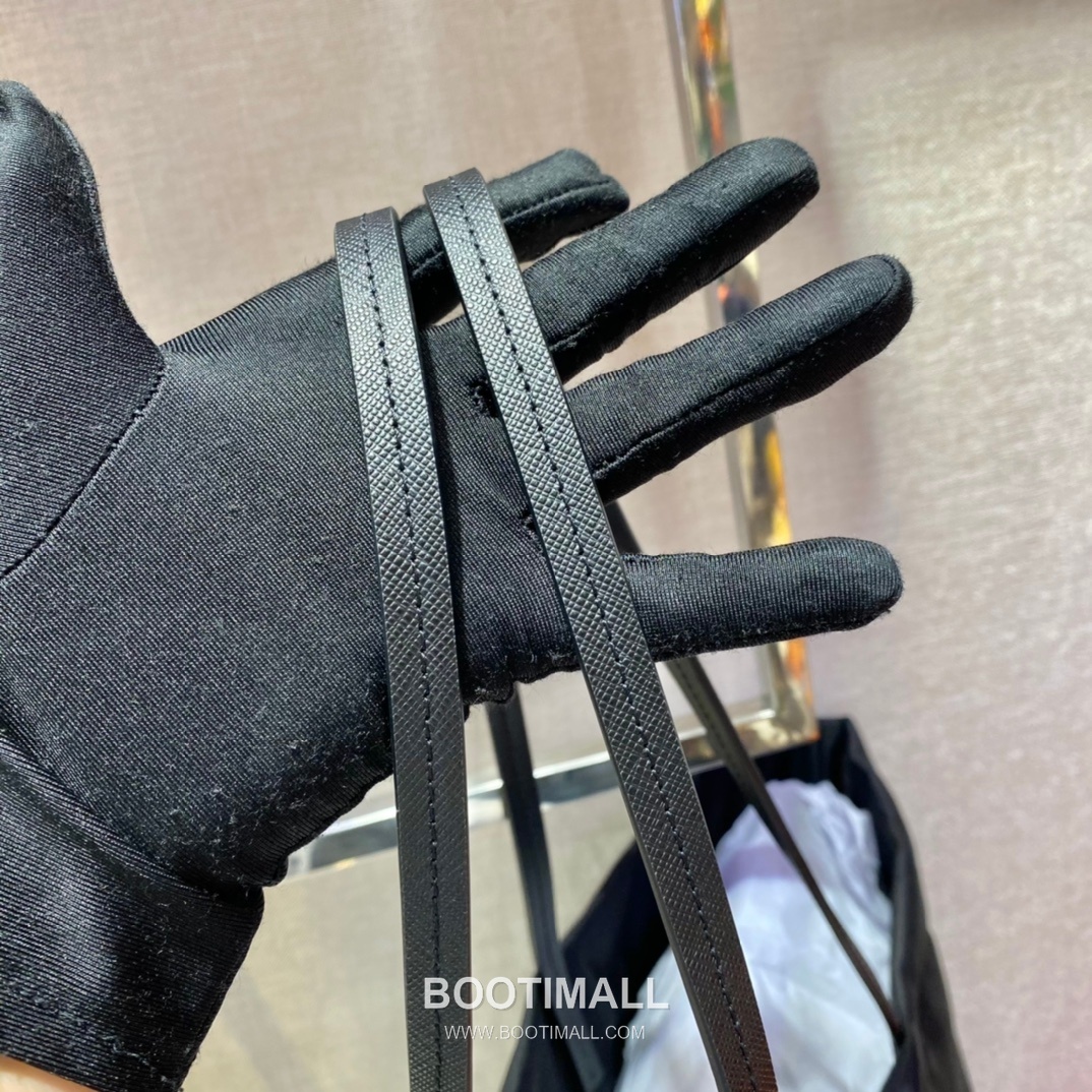 Prada Re-Nylon Saffiano Leather Tote Bag with Triangle Logo 프라다 리나일론 사피아노 레더 삼각로고 토트백 1BG107 40cm 6