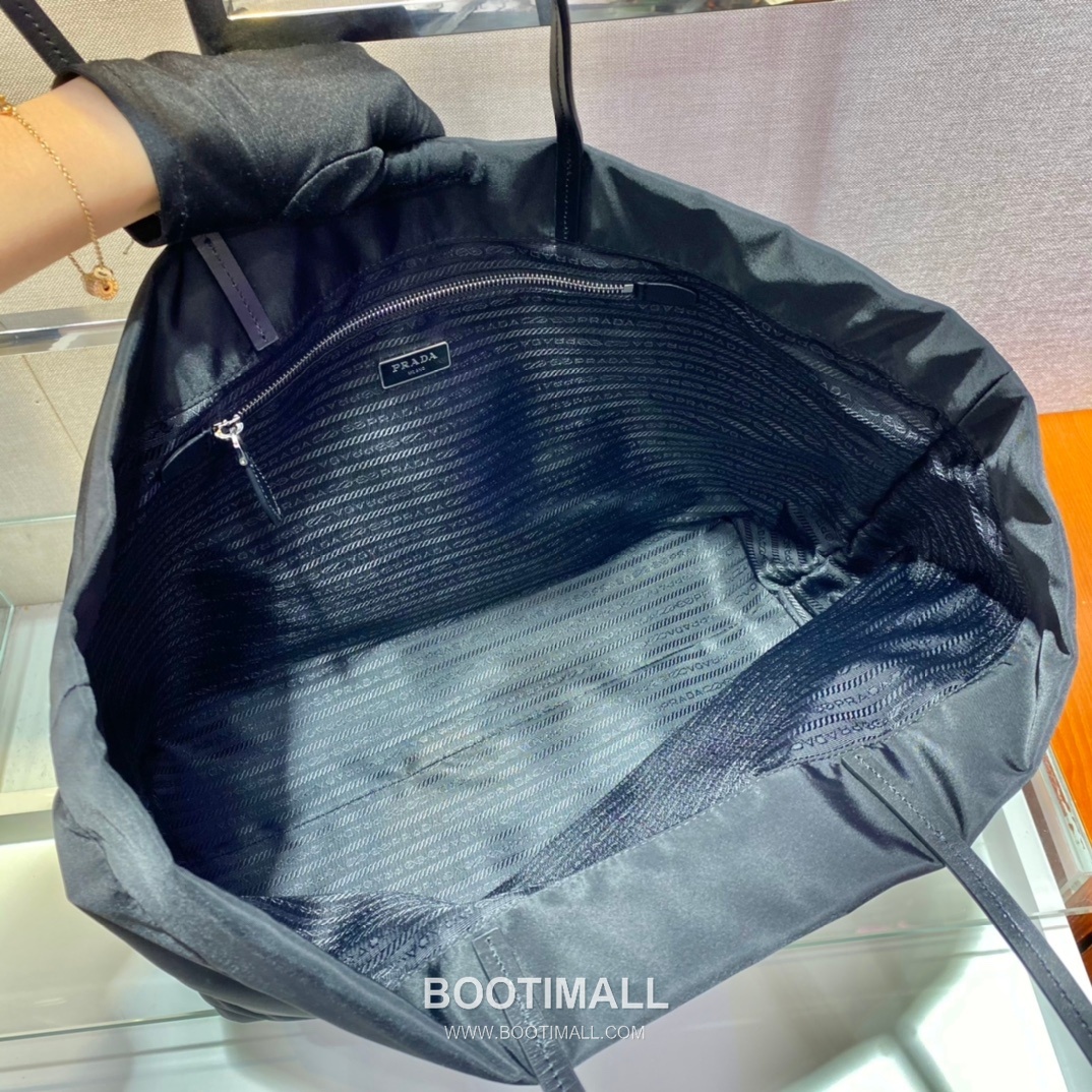 Prada Re-Nylon Saffiano Leather Tote Bag with Triangle Logo 프라다 리나일론 사피아노 레더 삼각로고 토트백 1BG107 40cm 7