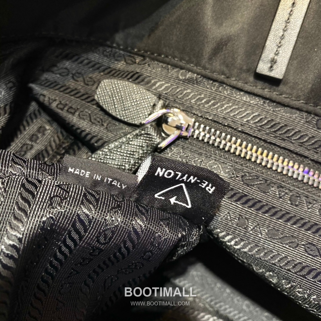 Prada Re-Nylon Saffiano Leather Tote Bag with Triangle Logo 프라다 리나일론 사피아노 레더 삼각로고 토트백 1BG107 40cm 8