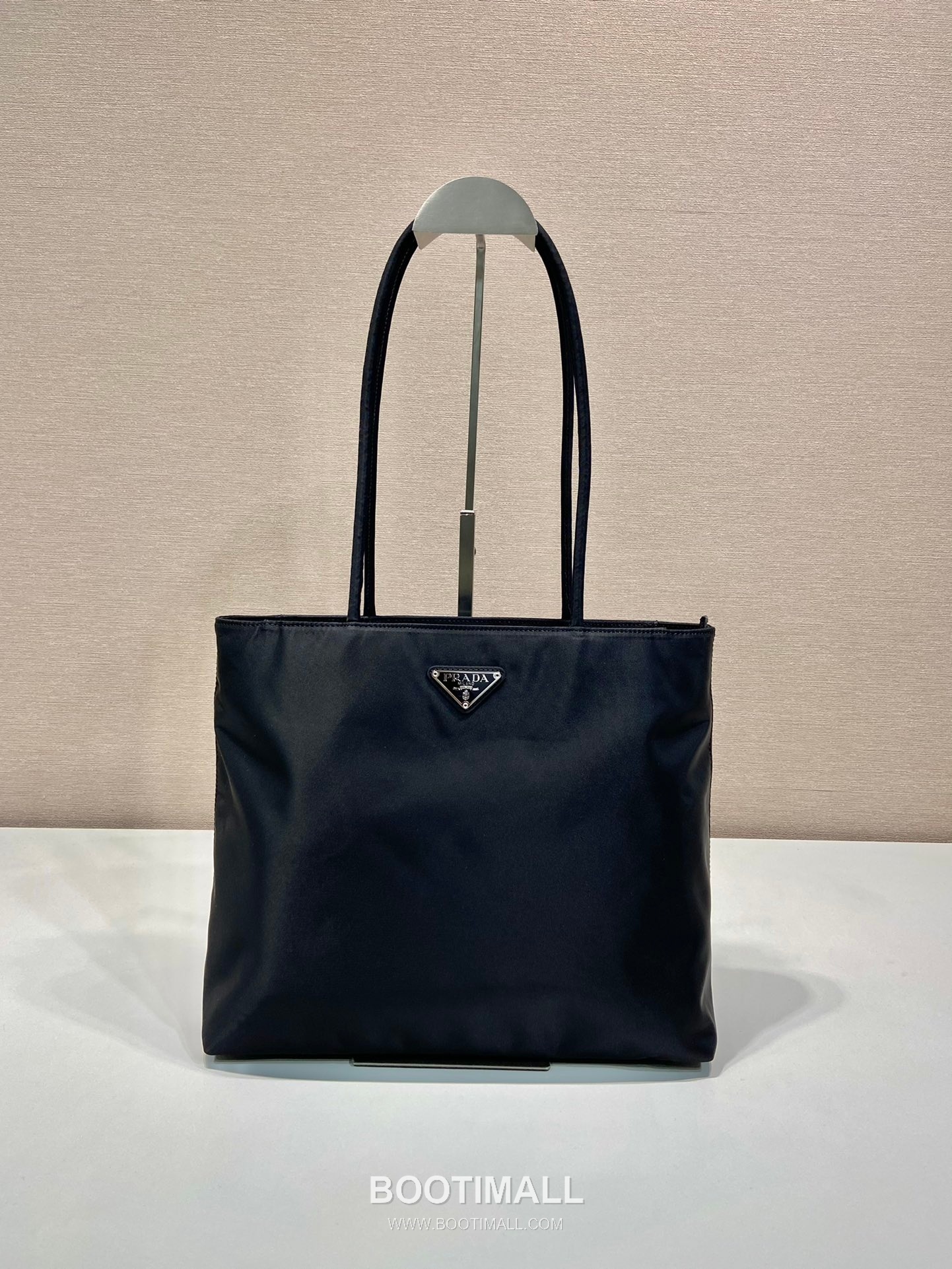 Prada Nylon Tote Bag with Triangle Logo and Minimal Design 프라다 나일론 삼각로고 미니멀 토트백 B6245 30cm 1