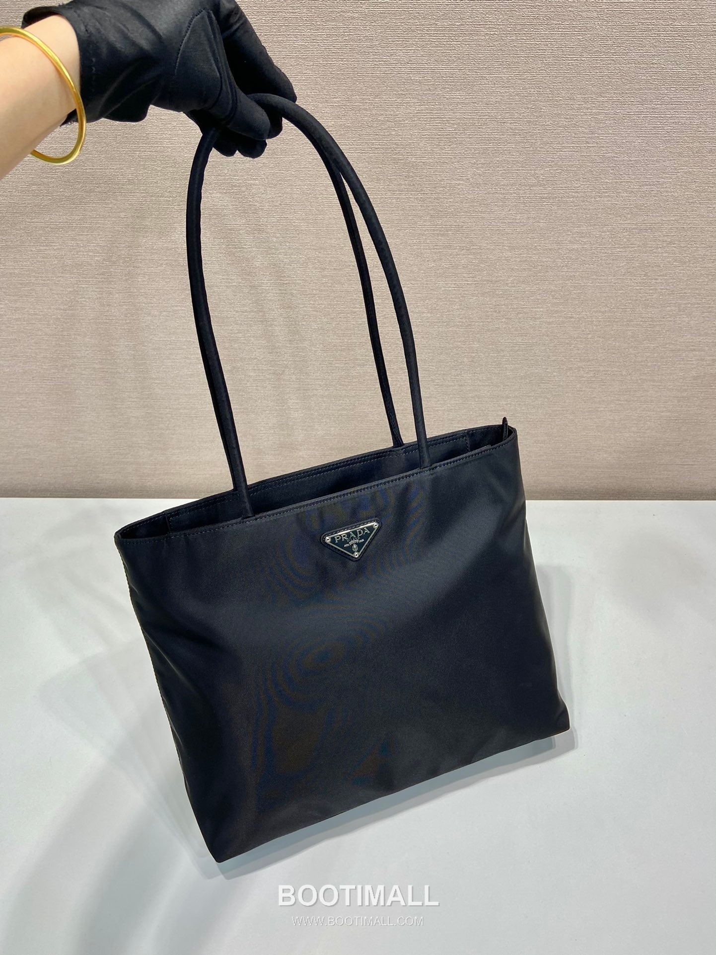 Prada Nylon Tote Bag with Triangle Logo and Minimal Design 프라다 나일론 삼각로고 미니멀 토트백 B6245 30cm 2
