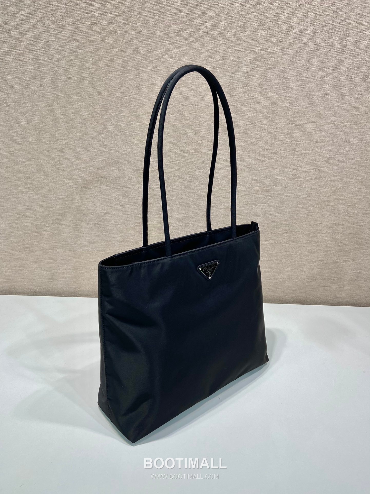 Prada Nylon Tote Bag with Triangle Logo and Minimal Design 프라다 나일론 삼각로고 미니멀 토트백 B6245 30cm 3