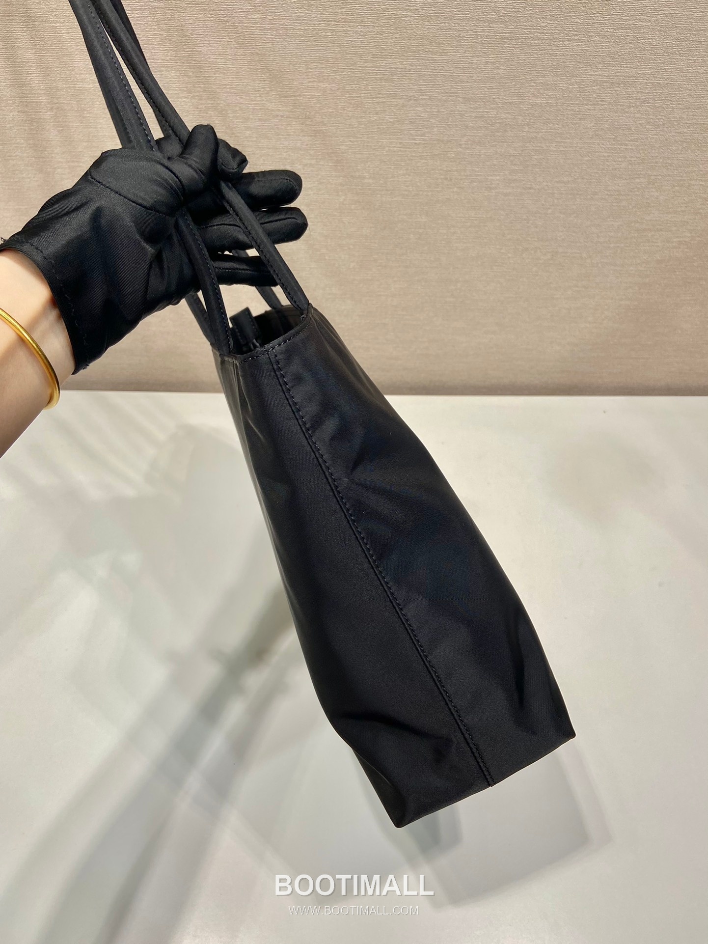 Prada Nylon Tote Bag with Triangle Logo and Minimal Design 프라다 나일론 삼각로고 미니멀 토트백 B6245 30cm 5