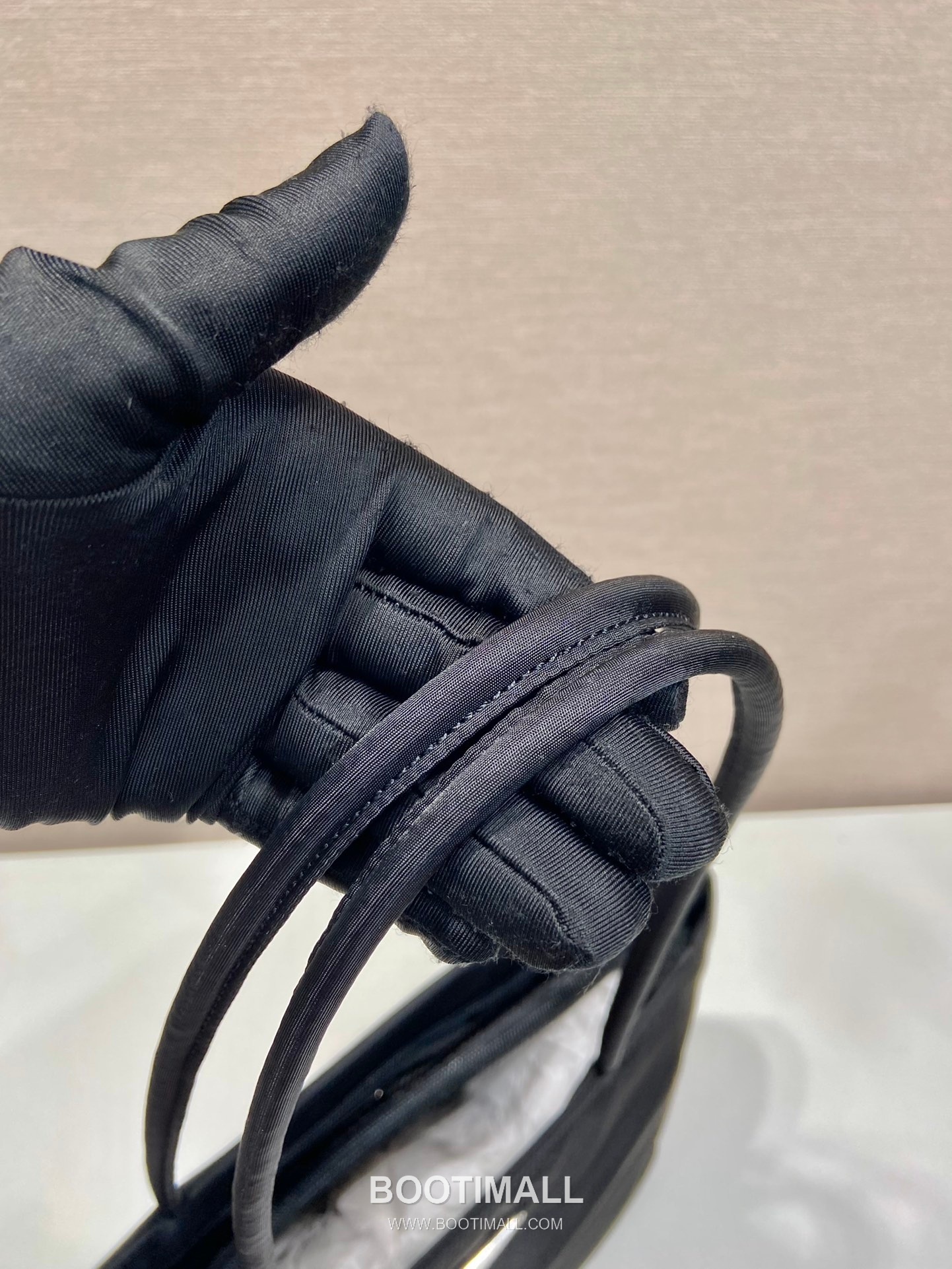 Prada Nylon Tote Bag with Triangle Logo and Minimal Design 프라다 나일론 삼각로고 미니멀 토트백 B6245 30cm 7