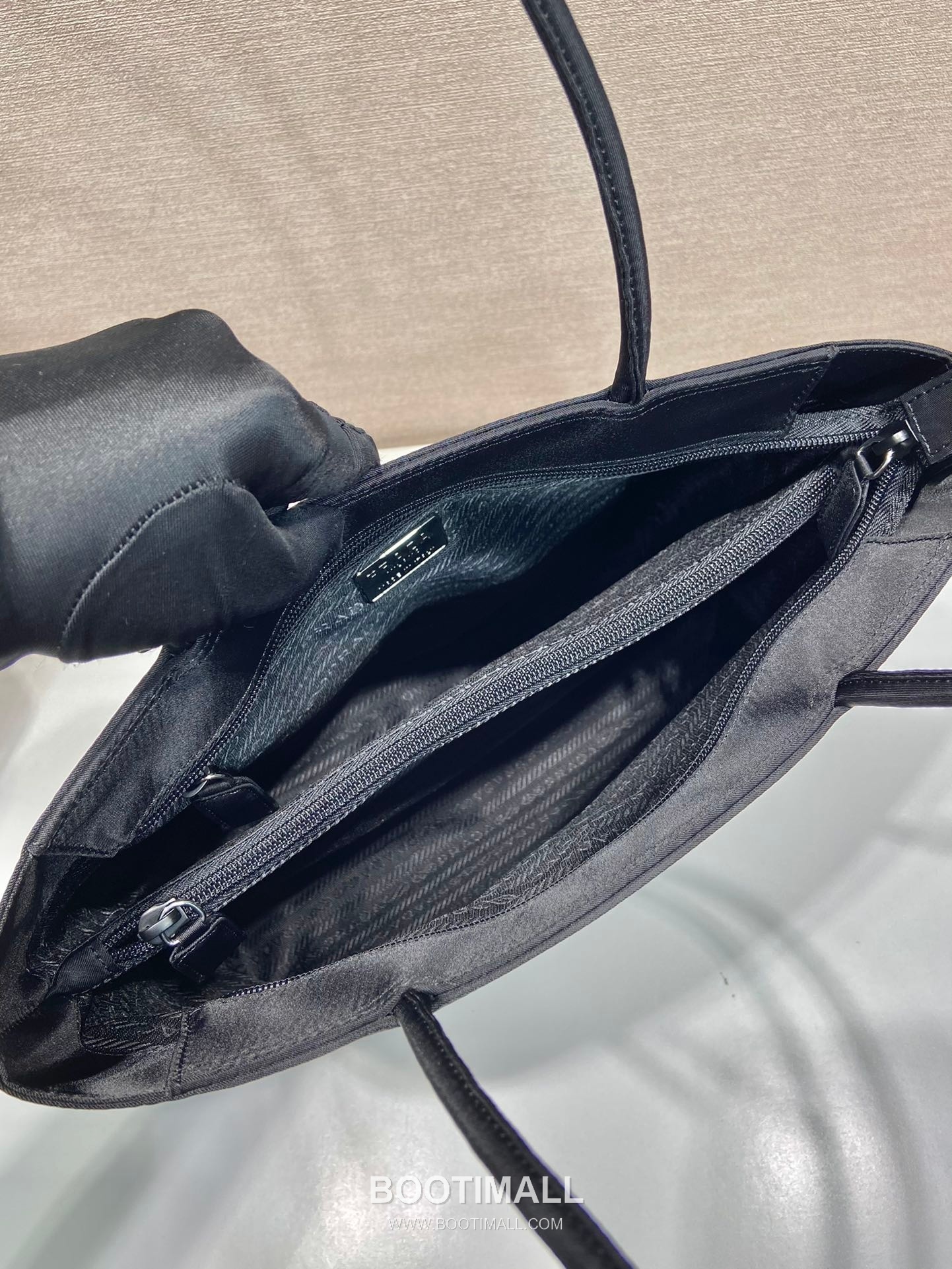 Prada Nylon Tote Bag with Triangle Logo and Minimal Design 프라다 나일론 삼각로고 미니멀 토트백 B6245 30cm 8