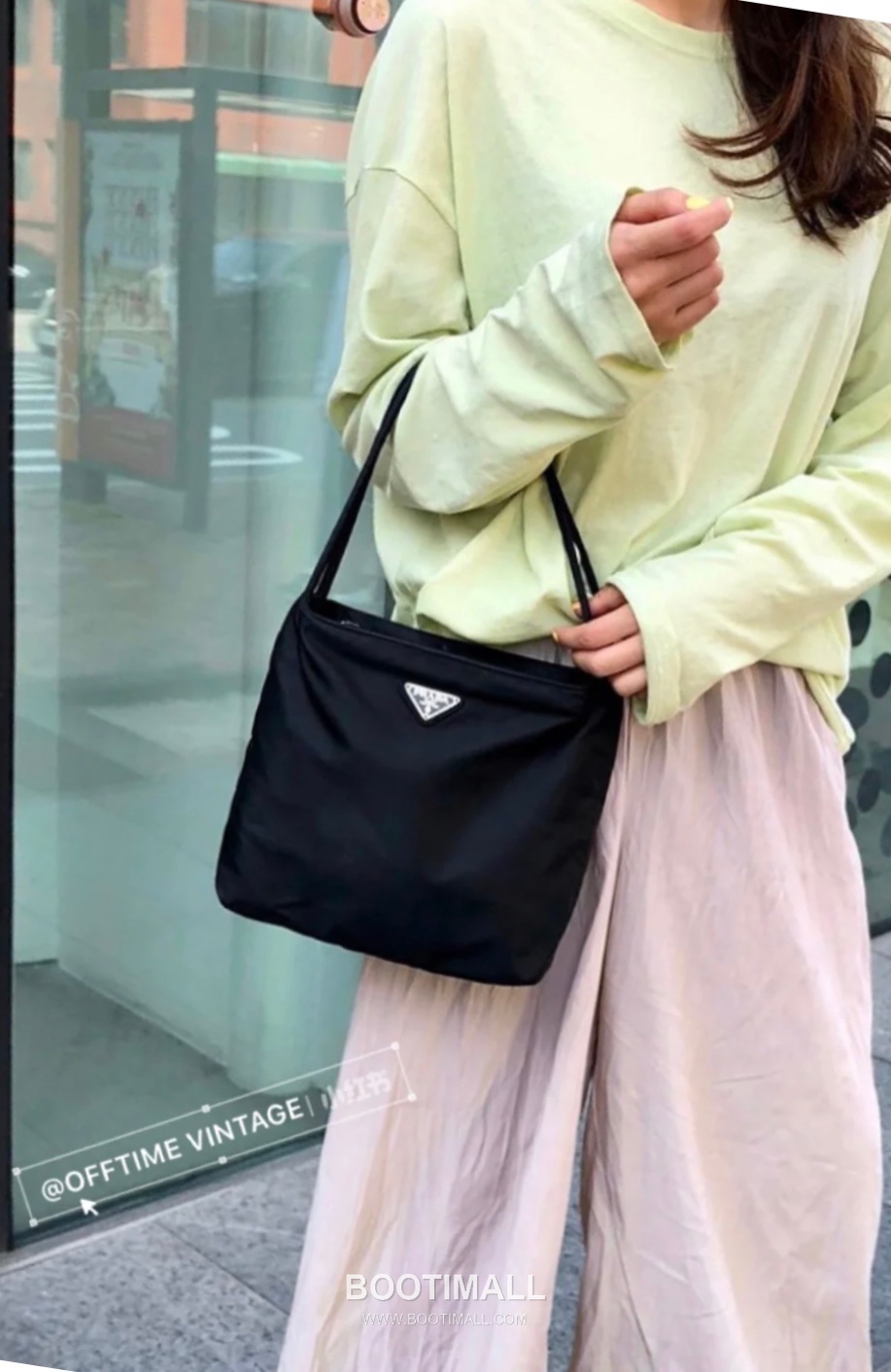 Prada Nylon Tote Bag with Center Zip Compartment and Dual Carry Design 프라다 나일론 중앙 지퍼 수납 듀얼 캐리 토트백 B6246 28cm 1