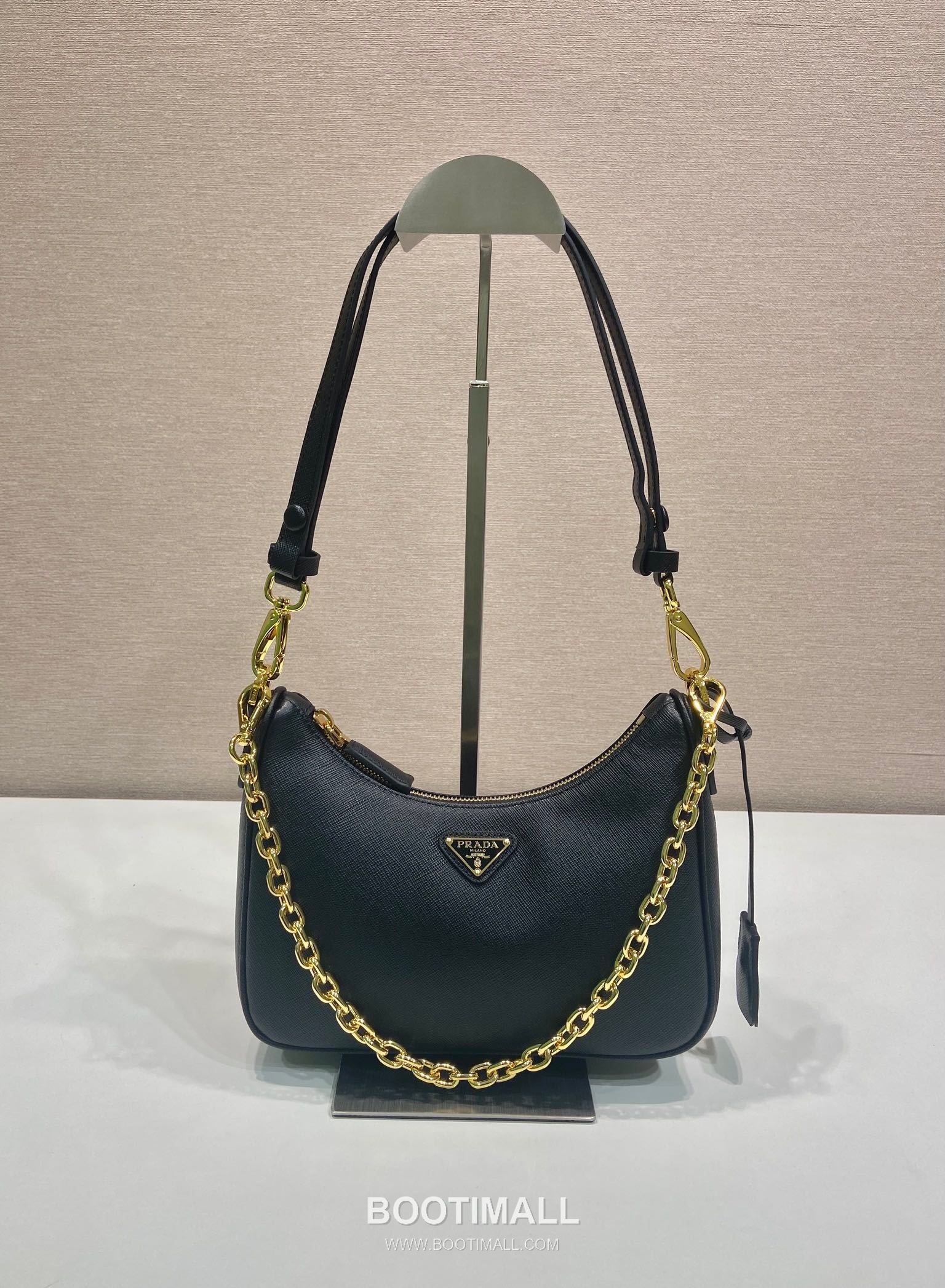 Prada Saffiano Leather Hobo Bag with Chain Strap and Triangle Logo 프라다 사피아노 레더 체인 스트랩 삼각로고 호보백 1BC204 22cm 1