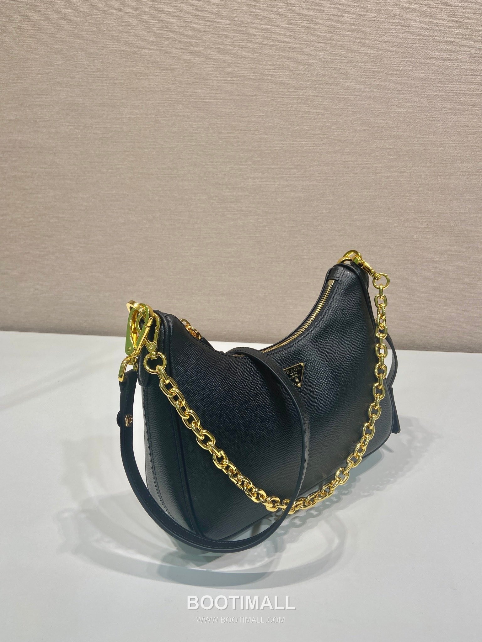 Prada Saffiano Leather Hobo Bag with Chain Strap and Triangle Logo 프라다 사피아노 레더 체인 스트랩 삼각로고 호보백 1BC204 22cm 2