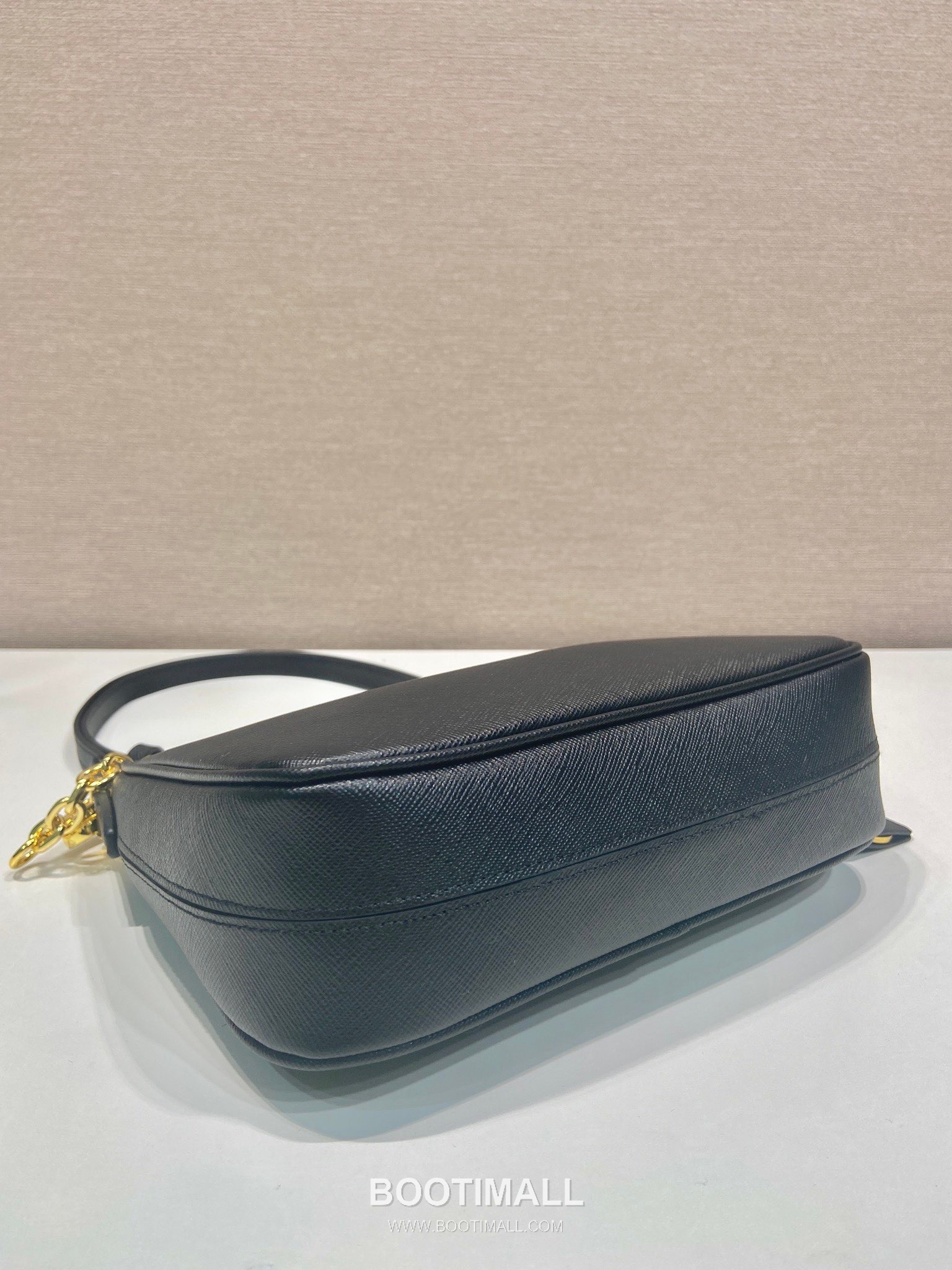 Prada Saffiano Leather Hobo Bag with Chain Strap and Triangle Logo 프라다 사피아노 레더 체인 스트랩 삼각로고 호보백 1BC204 22cm 6