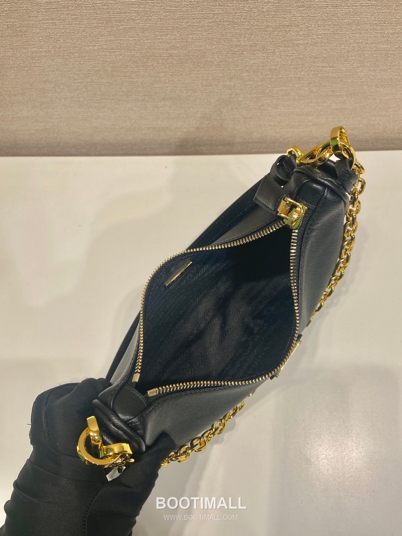 Prada Saffiano Leather Hobo Bag with Chain Strap and Triangle Logo 프라다 사피아노 레더 체인 스트랩 삼각로고 호보백 1BC204 22cm 8