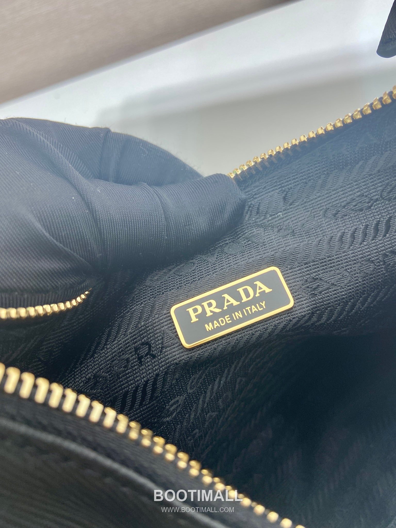 Prada Saffiano Leather Hobo Bag with Chain Strap and Triangle Logo 프라다 사피아노 레더 체인 스트랩 삼각로고 호보백 1BC204 22cm 9