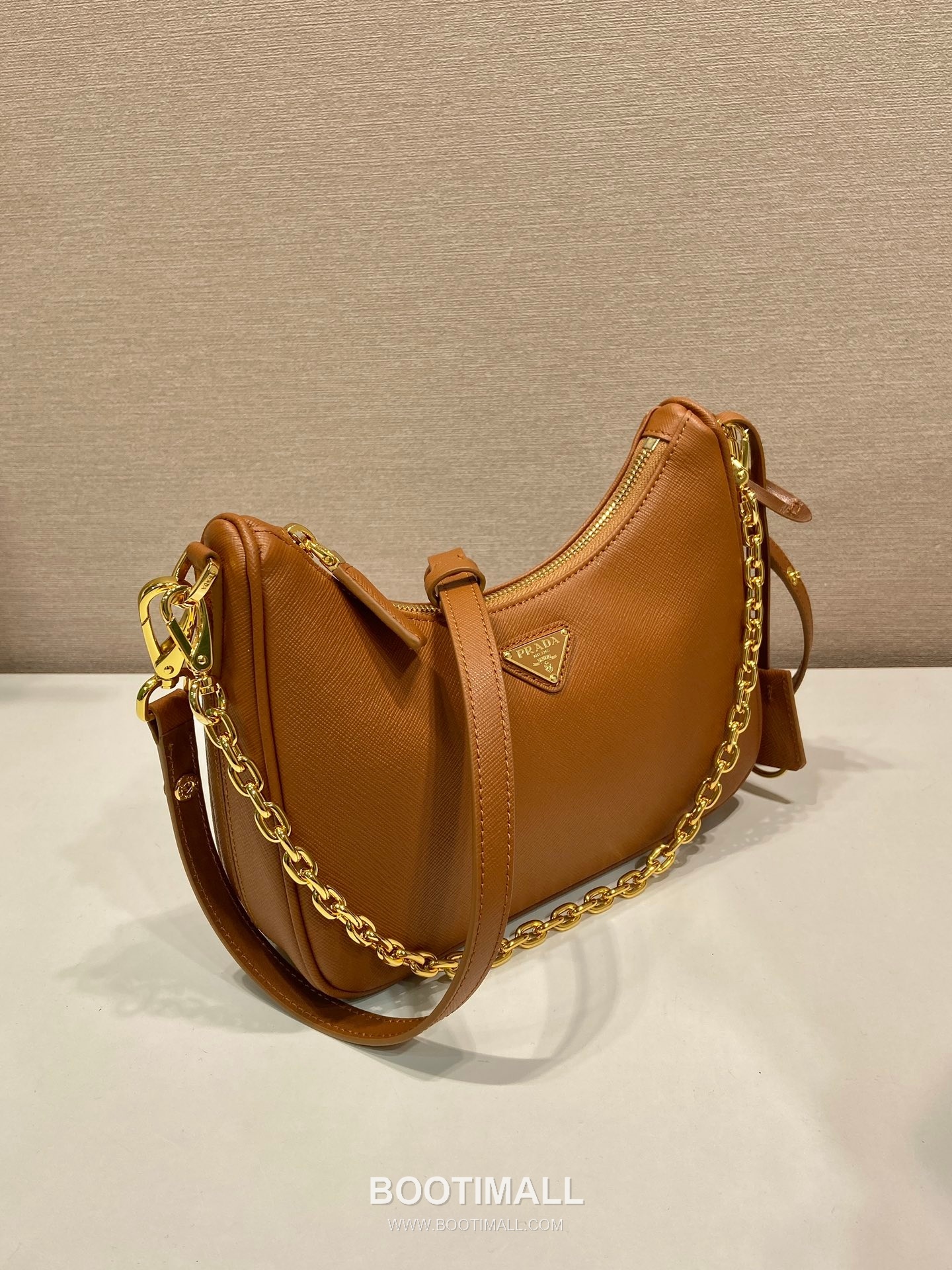 Prada Saffiano Leather Hobo Bag with Chain Strap and Triangle Logo 프라다 사피아노 레더 체인 스트랩 삼각로고 호보백 1BC204 22cm 2