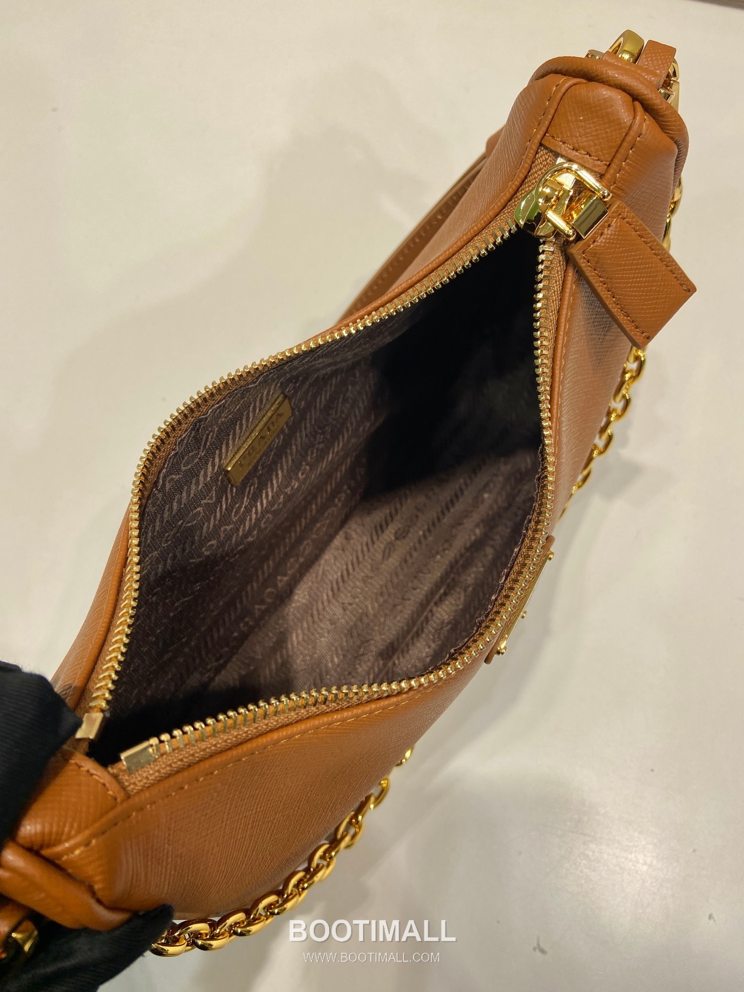 Prada Saffiano Leather Hobo Bag with Chain Strap and Triangle Logo 프라다 사피아노 레더 체인 스트랩 삼각로고 호보백 1BC204 22cm 8