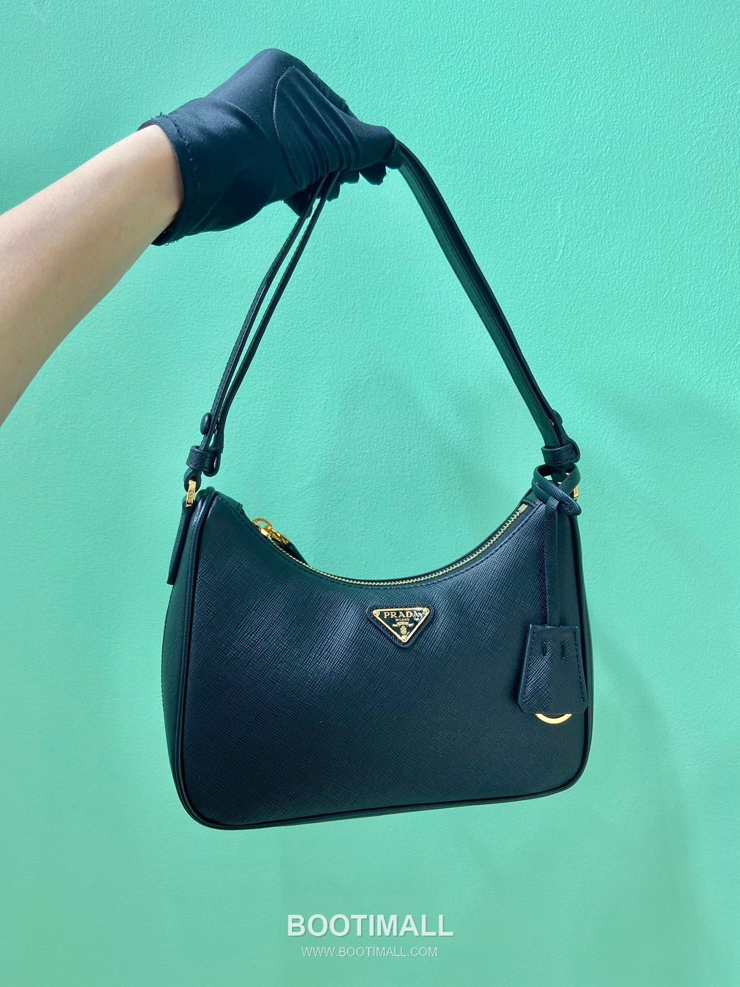 Prada Saffiano Leather Hobo Bag with Adjustable Strap and Multi Carry Design 프라다 사피아노 레더 멀티 스트랩 삼각로고 호보백 1BC204B 23cm 1