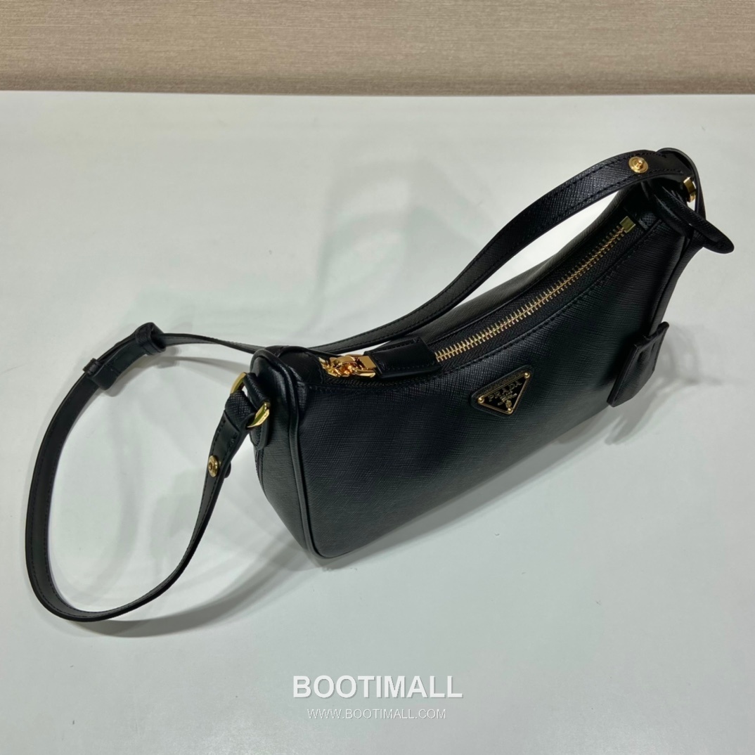 Prada Saffiano Leather Hobo Bag with Adjustable Strap and Multi Carry Design 프라다 사피아노 레더 멀티 스트랩 삼각로고 호보백 1BC204B 23cm 3