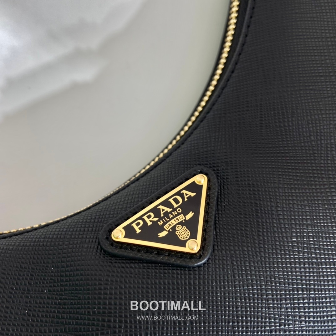 Prada Saffiano Leather Hobo Bag with Adjustable Strap and Multi Carry Design 프라다 사피아노 레더 멀티 스트랩 삼각로고 호보백 1BC204B 23cm 7