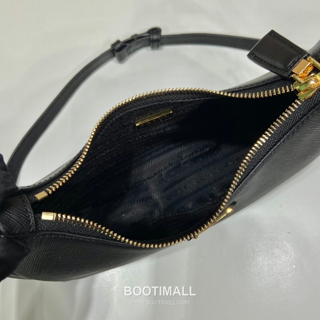Prada Saffiano Leather Hobo Bag with Adjustable Strap and Multi Carry Design 프라다 사피아노 레더 멀티 스트랩 삼각로고 호보백 1BC204B 23cm 8