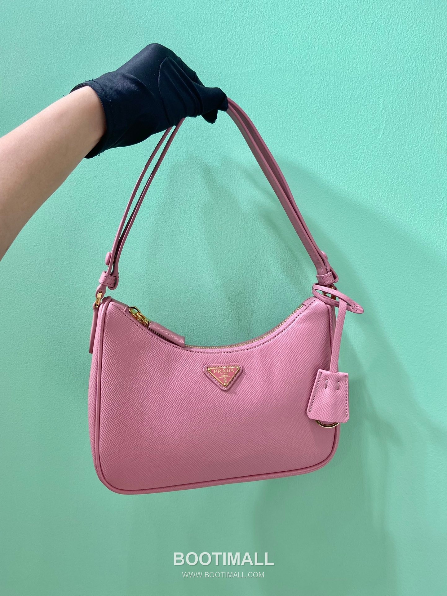 Prada Saffiano Leather Hobo Bag with Adjustable Strap and Multi Carry Design 프라다 사피아노 레더 멀티 스트랩 삼각로고 호보백 1BC204B 23cm 1