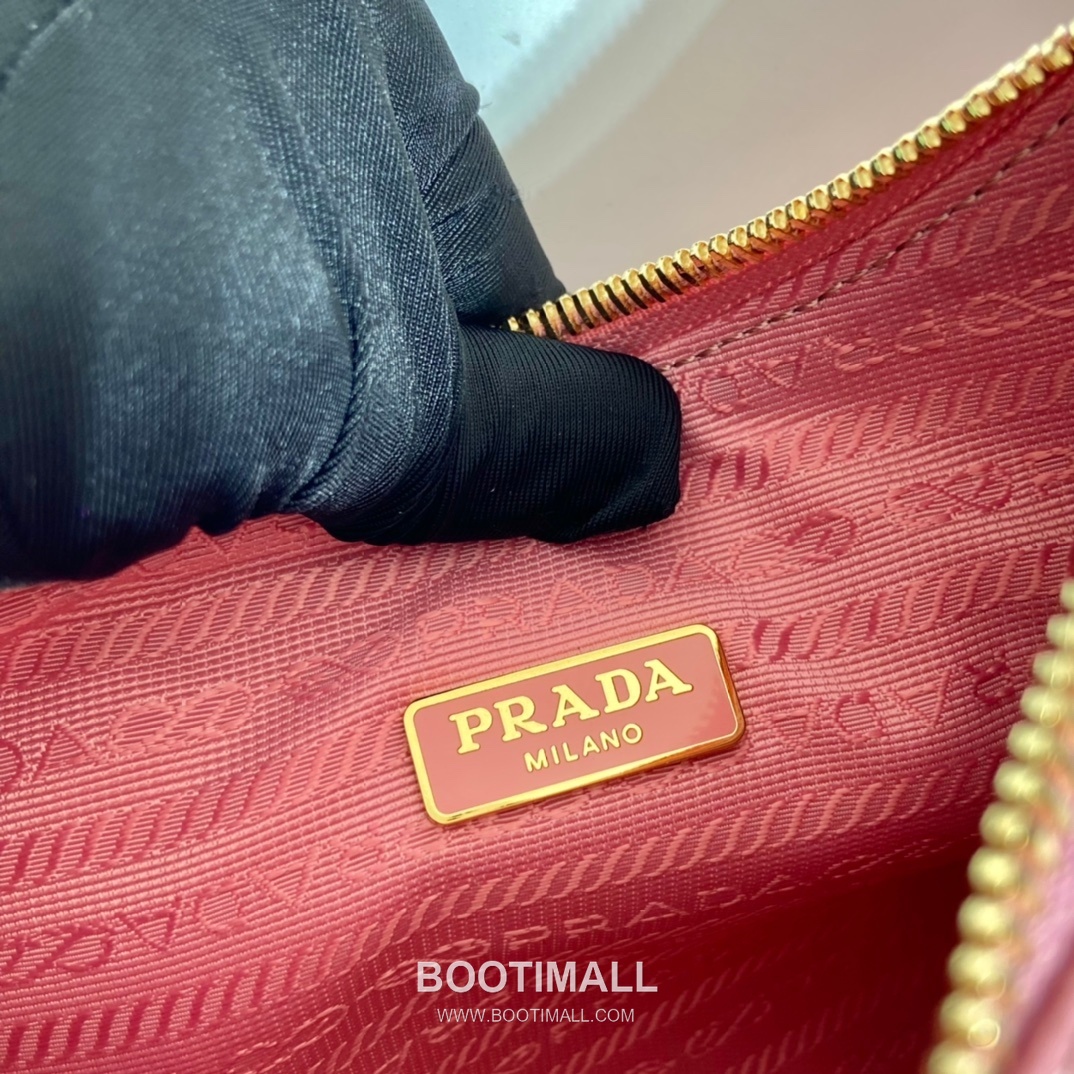 Prada Saffiano Leather Hobo Bag with Adjustable Strap and Multi Carry Design 프라다 사피아노 레더 멀티 스트랩 삼각로고 호보백 1BC204B 23cm 9