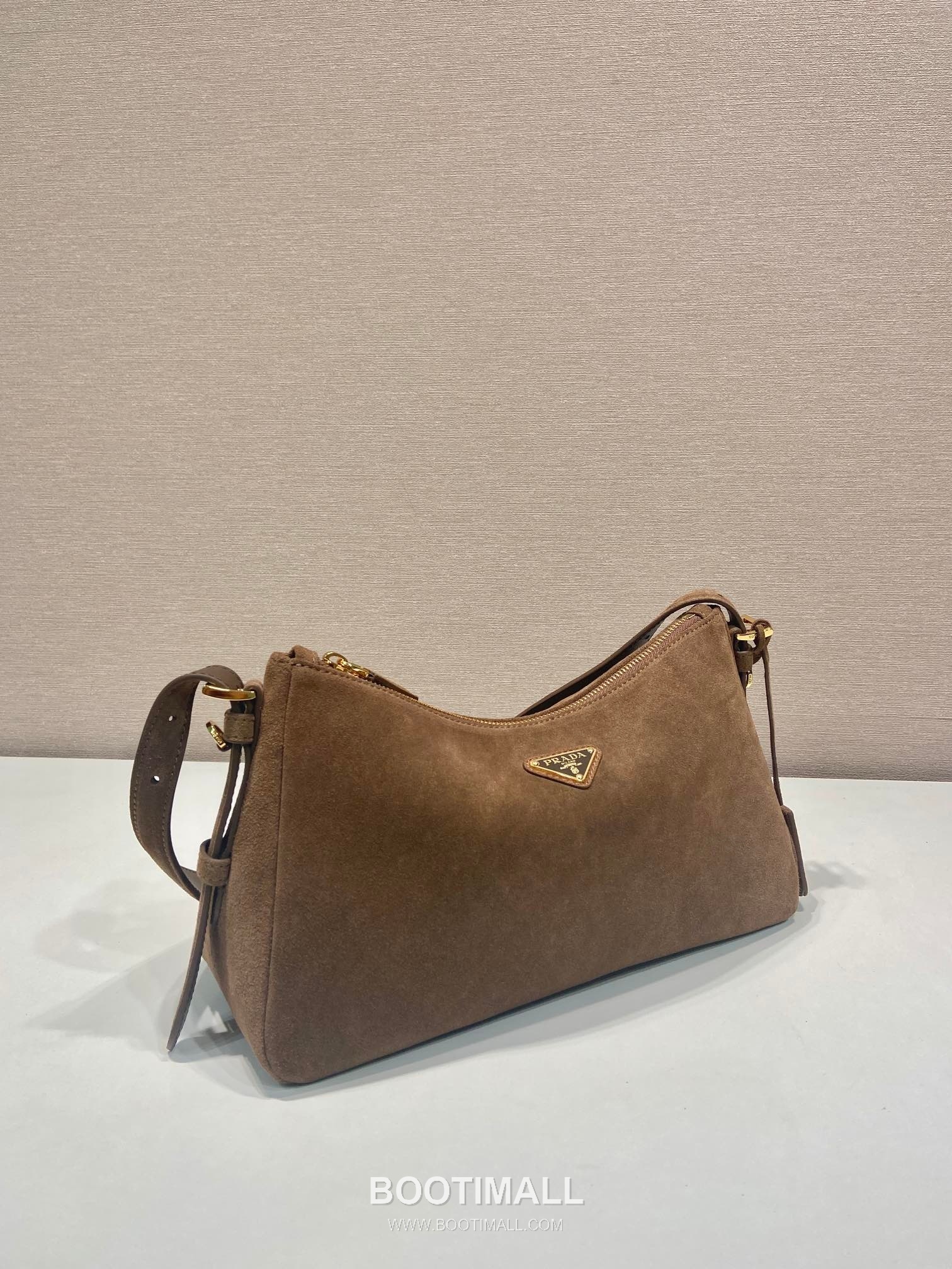 Prada Suede Leather Hobo Bag with Detachable Strap and Triangle Logo 프라다 스웨이드 레더 탈부착 스트랩 삼각로고 호보백 1BC229 31cm 3