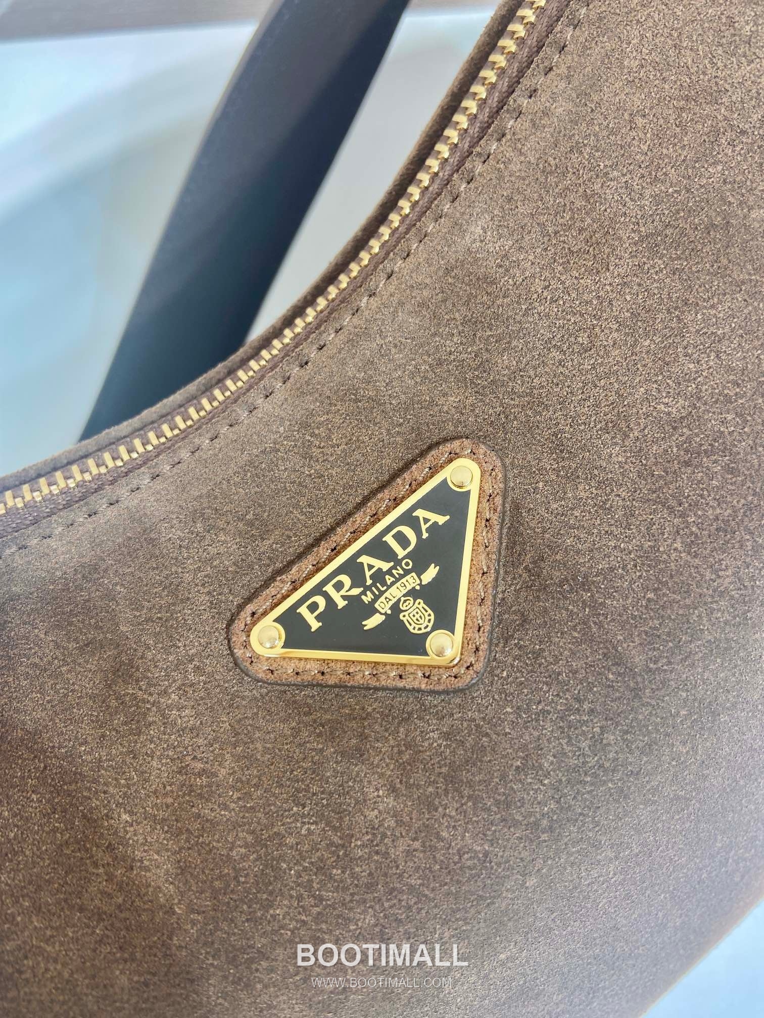 Prada Suede Leather Hobo Bag with Detachable Strap and Triangle Logo 프라다 스웨이드 레더 탈부착 스트랩 삼각로고 호보백 1BC229 31cm 7