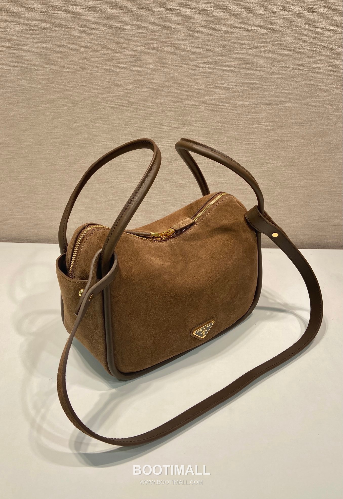 Prada Suede Leather Shoulder Bag with Dual Compartment and Top Handle 프라다 스웨이드 레더 듀얼 수납 탑핸들 숄더백 1BA444 28cm 3