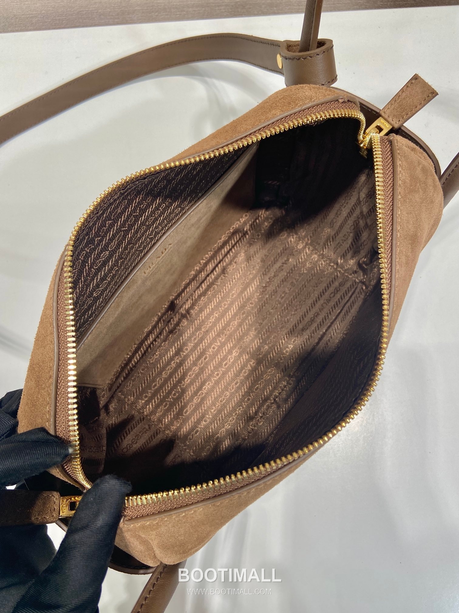 Prada Suede Leather Shoulder Bag with Dual Compartment and Top Handle 프라다 스웨이드 레더 듀얼 수납 탑핸들 숄더백 1BA444 28cm 8