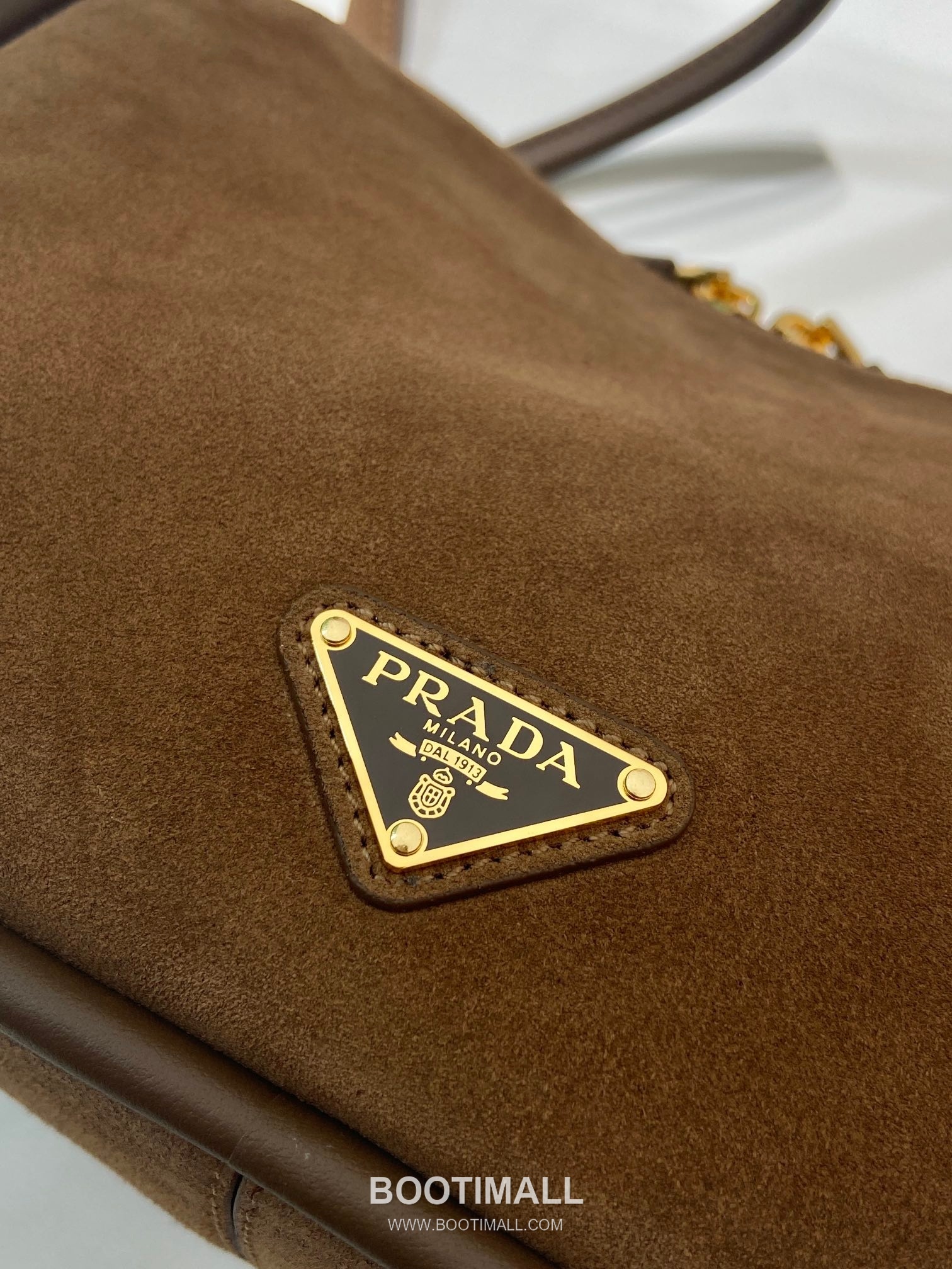 Prada Suede Leather Shoulder Bag with Dual Compartment and Top Handle 프라다 스웨이드 레더 듀얼 수납 탑핸들 숄더백 1BA444 28cm 9
