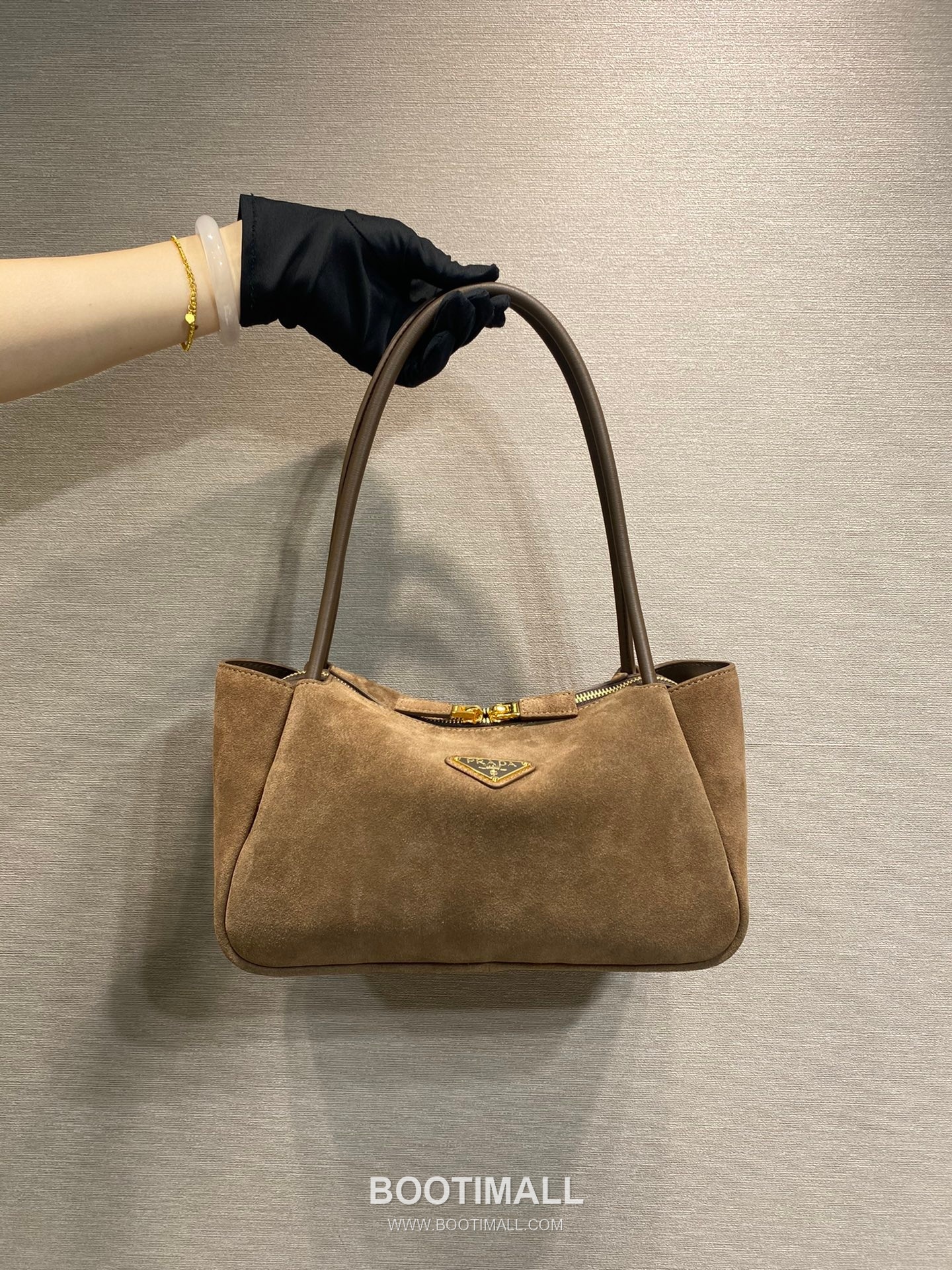 Prada Suede Leather Shoulder Bag with Dual Compartment and Top Handle 프라다 스웨이드 레더 듀얼 수납 탑핸들 숄더백 1BA444 28cm 10