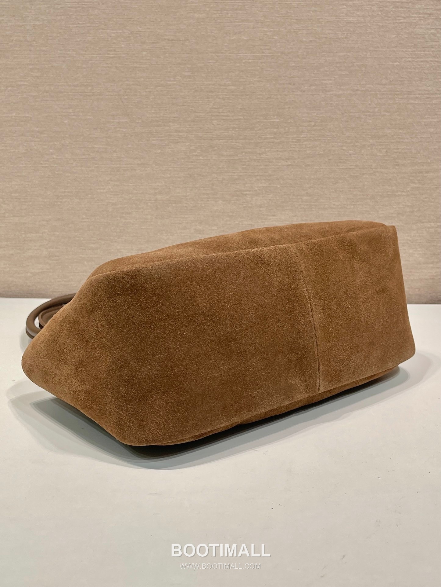 Prada Suede Leather Shoulder Bag with Dual Compartment and Top Handle 프라다 스웨이드 레더 듀얼 수납 탑핸들 숄더백 1BA444 28cm 17