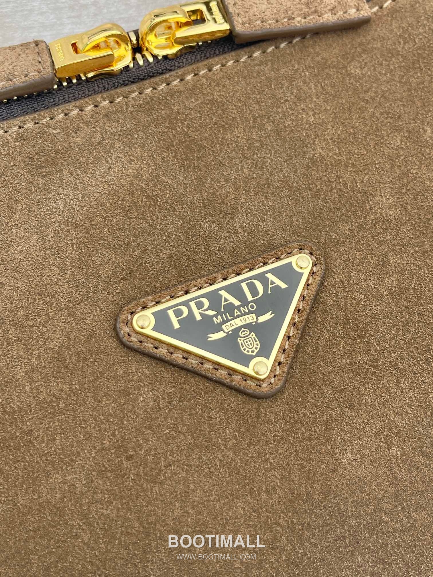 Prada Suede Leather Shoulder Bag with Dual Compartment and Top Handle 프라다 스웨이드 레더 듀얼 수납 탑핸들 숄더백 1BA444 28cm 18