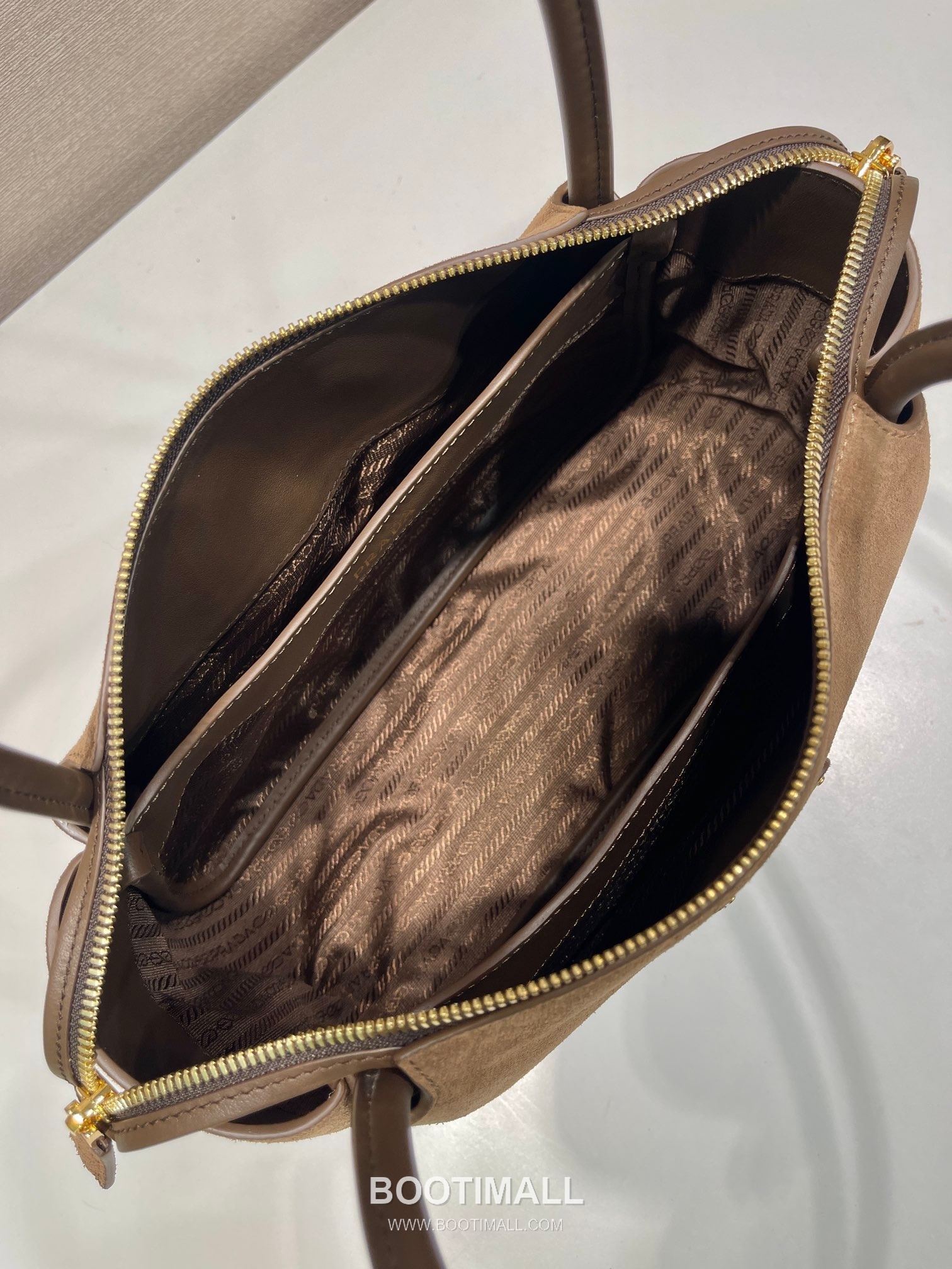 Prada Suede Leather Shoulder Bag with Dual Compartment and Top Handle 프라다 스웨이드 레더 듀얼 수납 탑핸들 숄더백 1BA444 28cm 19