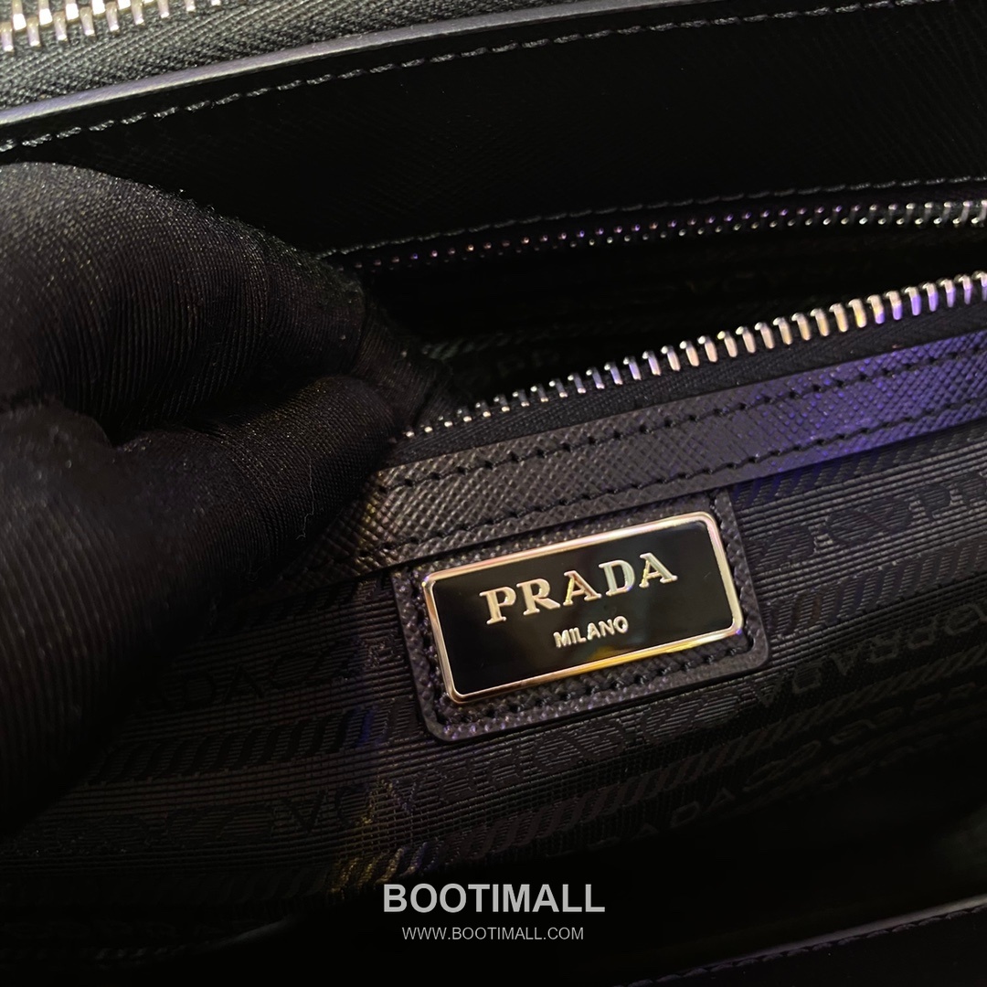 Prada Calfskin Leather Tote Bag with Nylon Strap and Multi Pocket Detail 프라다 카프스킨 레더 나일론 스트랩 멀티포켓 브리프케이스 2VG061 39cm 9