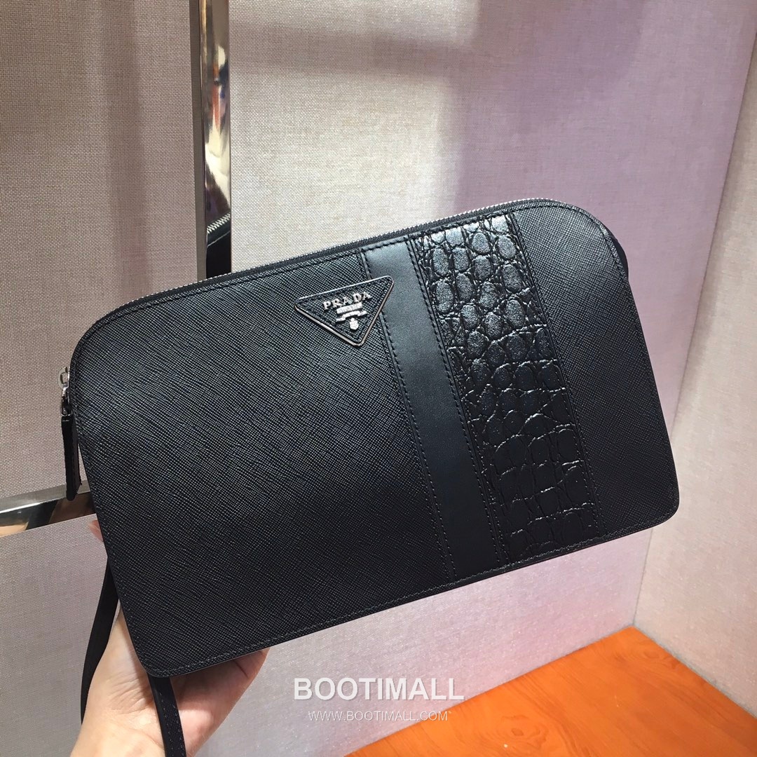 Prada Saffiano Leather Clutch Bag with Crocodile Trim and Wrist Strap 프라다 사피아노 레더 크로커다일 트림 손목 스트랩 클러치백 2VF056D 26.5cm 1