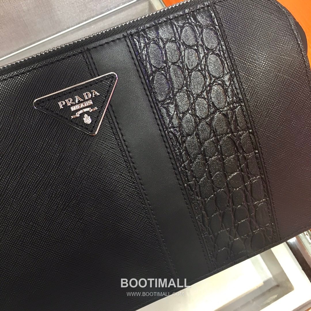 Prada Saffiano Leather Clutch Bag with Crocodile Trim and Wrist Strap 프라다 사피아노 레더 크로커다일 트림 손목 스트랩 클러치백 2VF056D 26.5cm 3