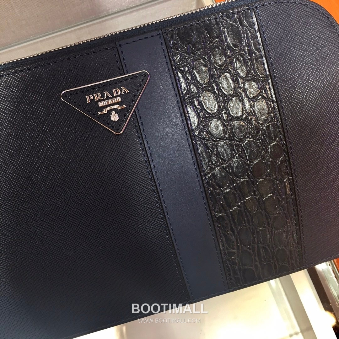 Prada Saffiano Leather Clutch Bag with Crocodile Trim and Wrist Strap 프라다 사피아노 레더 크로커다일 트림 손목 스트랩 클러치백 2VF056D 26.5cm 3
