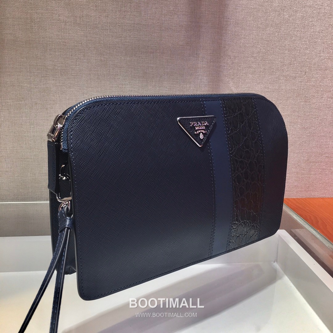 Prada Saffiano Leather Clutch Bag with Crocodile Trim and Wrist Strap 프라다 사피아노 레더 크로커다일 트림 손목 스트랩 클러치백 2VF056D 26.5cm 4