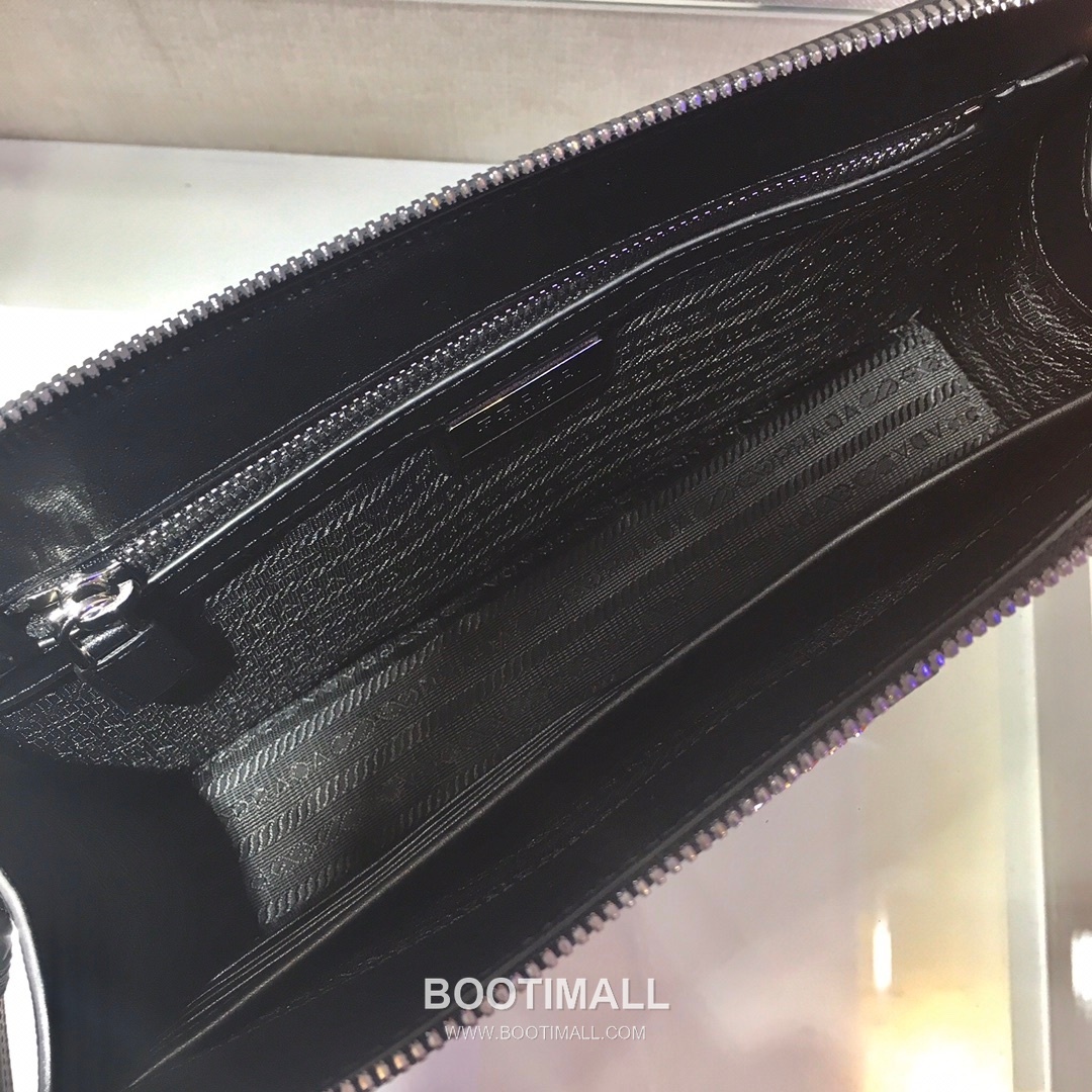 Prada Saffiano Leather Clutch Bag with Crocodile Trim and Wrist Strap 프라다 사피아노 레더 크로커다일 트림 손목 스트랩 클러치백 2VF056D 26.5cm 8