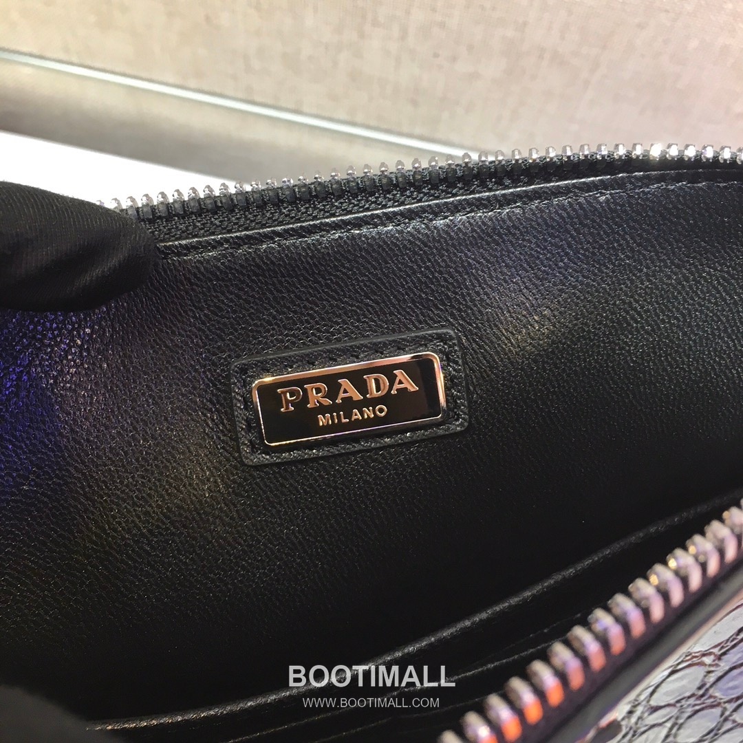Prada Saffiano Leather Clutch Bag with Card Slots and Triangle Logo 프라다 사피아노 레더 카드슬롯 삼각로고 클러치백 2NG005G 28cm 9