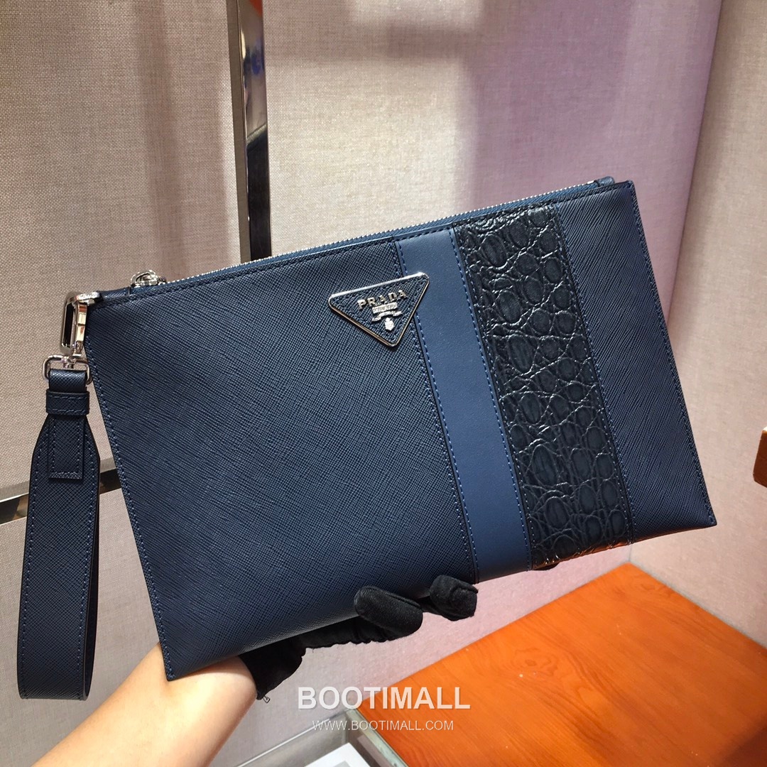 Prada Saffiano Leather Clutch Bag with Card Slots and Triangle Logo 프라다 사피아노 레더 카드슬롯 삼각로고 클러치백 2NG005G 28cm 1