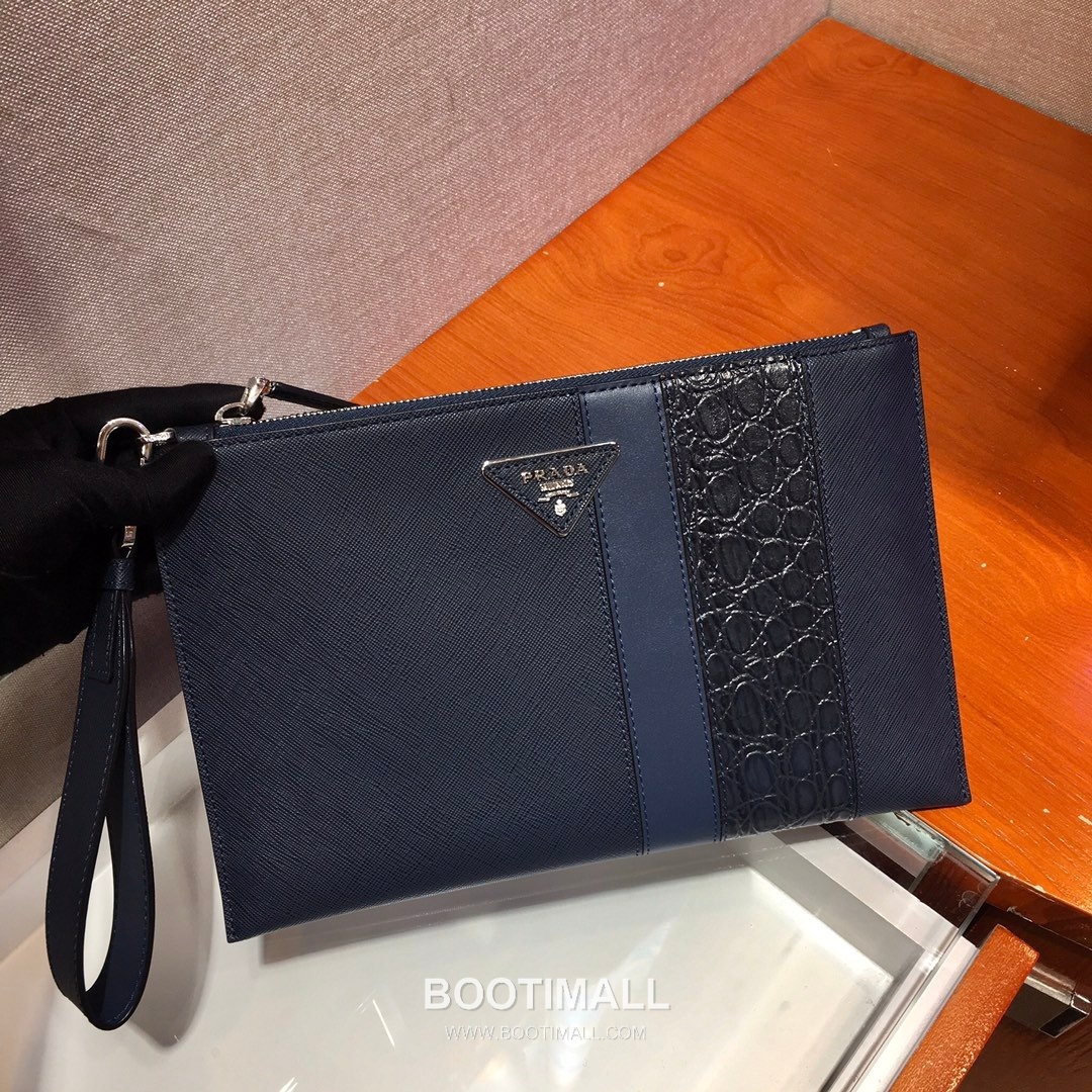 Prada Saffiano Leather Clutch Bag with Card Slots and Triangle Logo 프라다 사피아노 레더 카드슬롯 삼각로고 클러치백 2NG005G 28cm 3