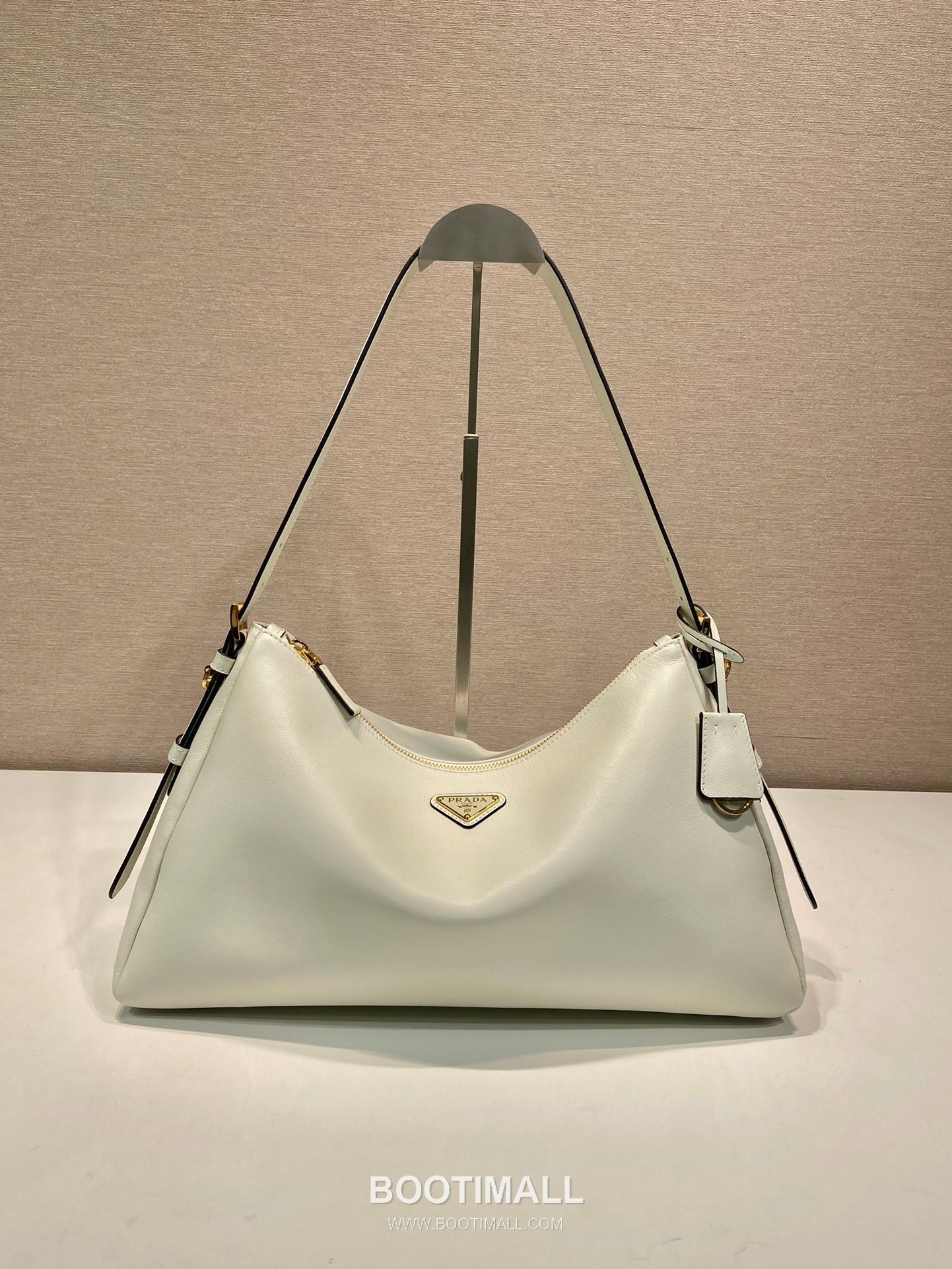 Prada Calfskin Leather Hobo Bag with Detachable Strap and Triangle Logo 프라다 카프스킨 레더 탈부착 스트랩 삼각로고 호보백 1BC228 39cm 1
