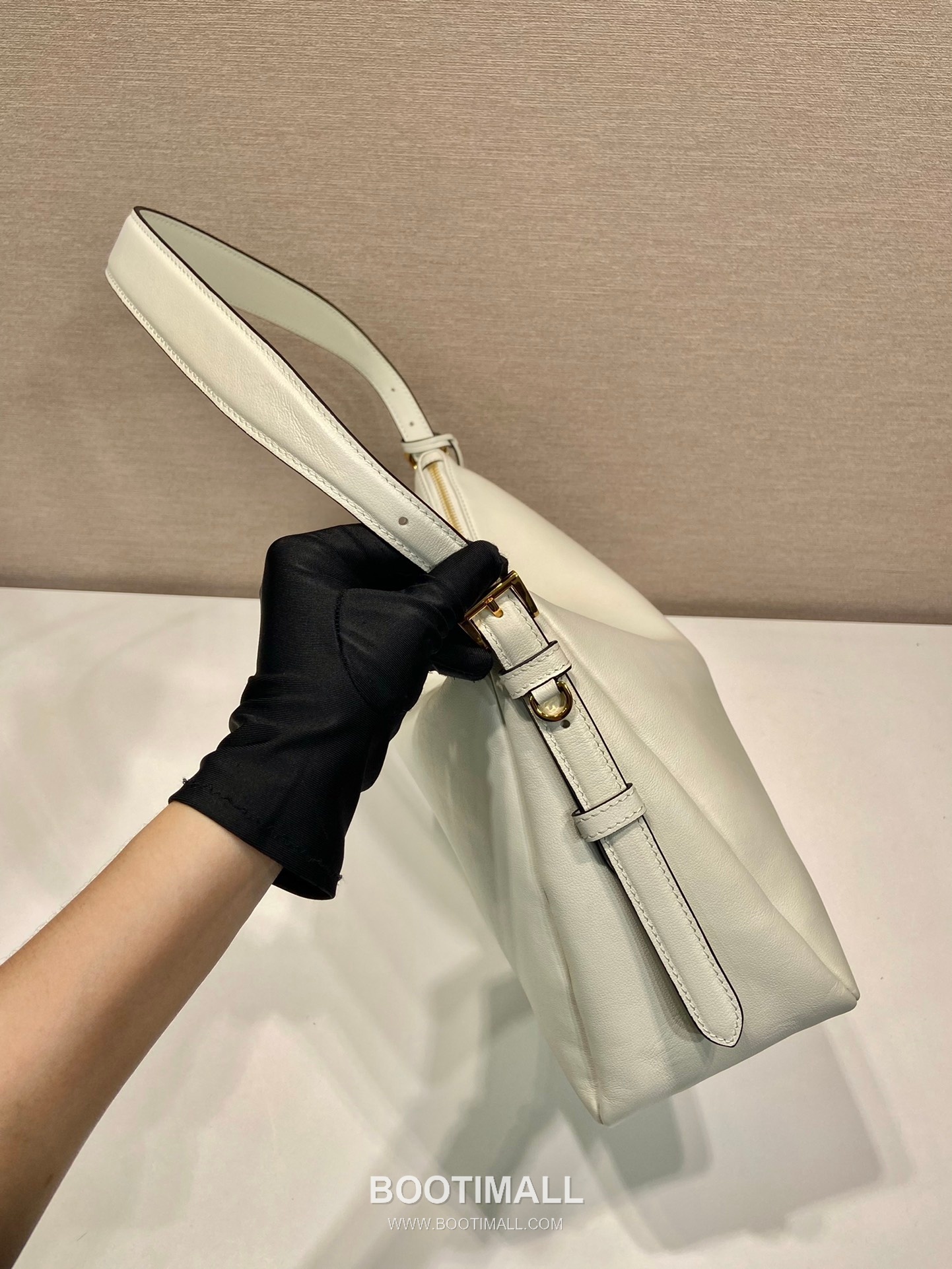 Prada Calfskin Leather Hobo Bag with Detachable Strap and Triangle Logo 프라다 카프스킨 레더 탈부착 스트랩 삼각로고 호보백 1BC228 39cm 5