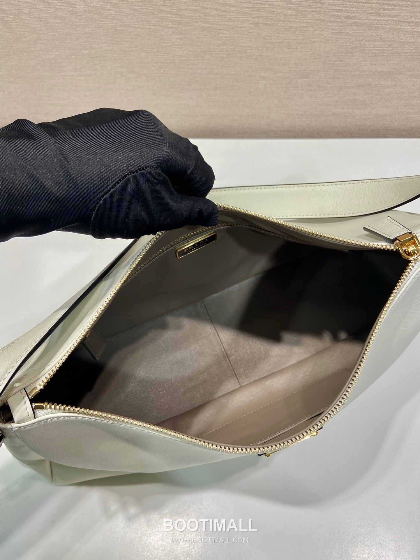 Prada Calfskin Leather Hobo Bag with Detachable Strap and Triangle Logo 프라다 카프스킨 레더 탈부착 스트랩 삼각로고 호보백 1BC228 39cm 8